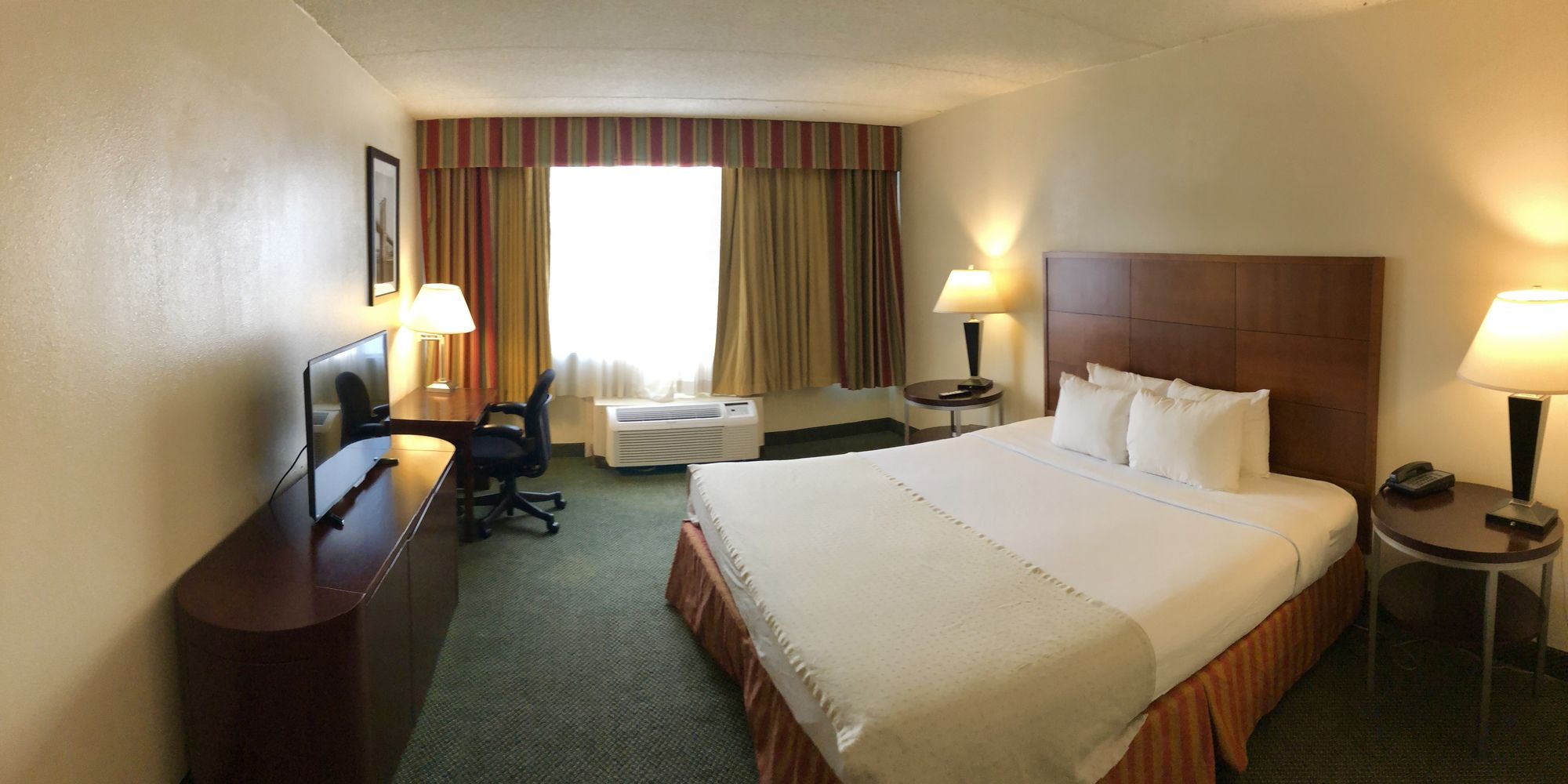 E Hotel Banquet & Conference Center