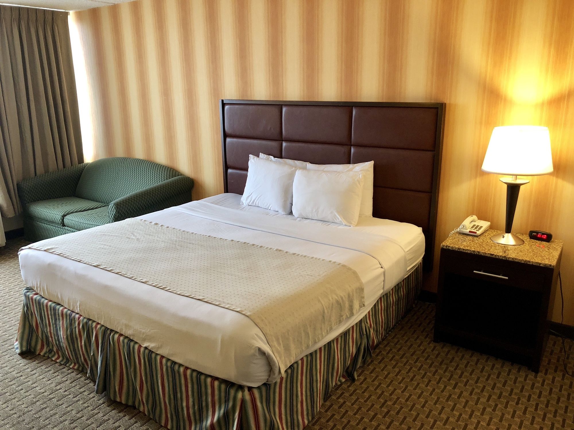 E Hotel Banquet & Conference Center