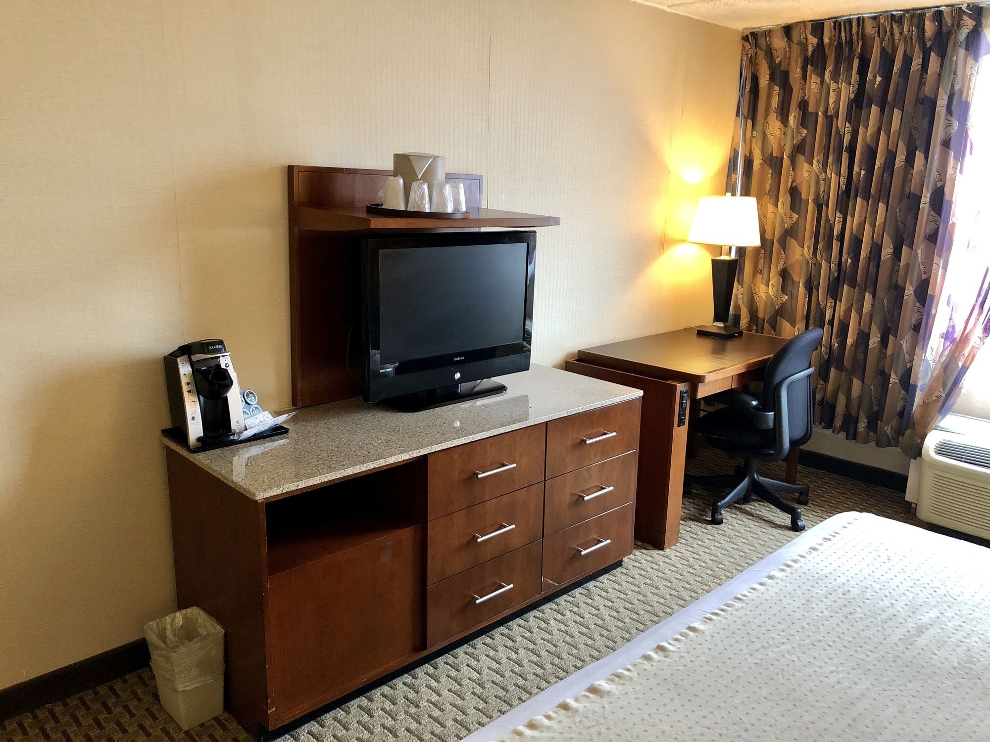 E Hotel Banquet & Conference Center