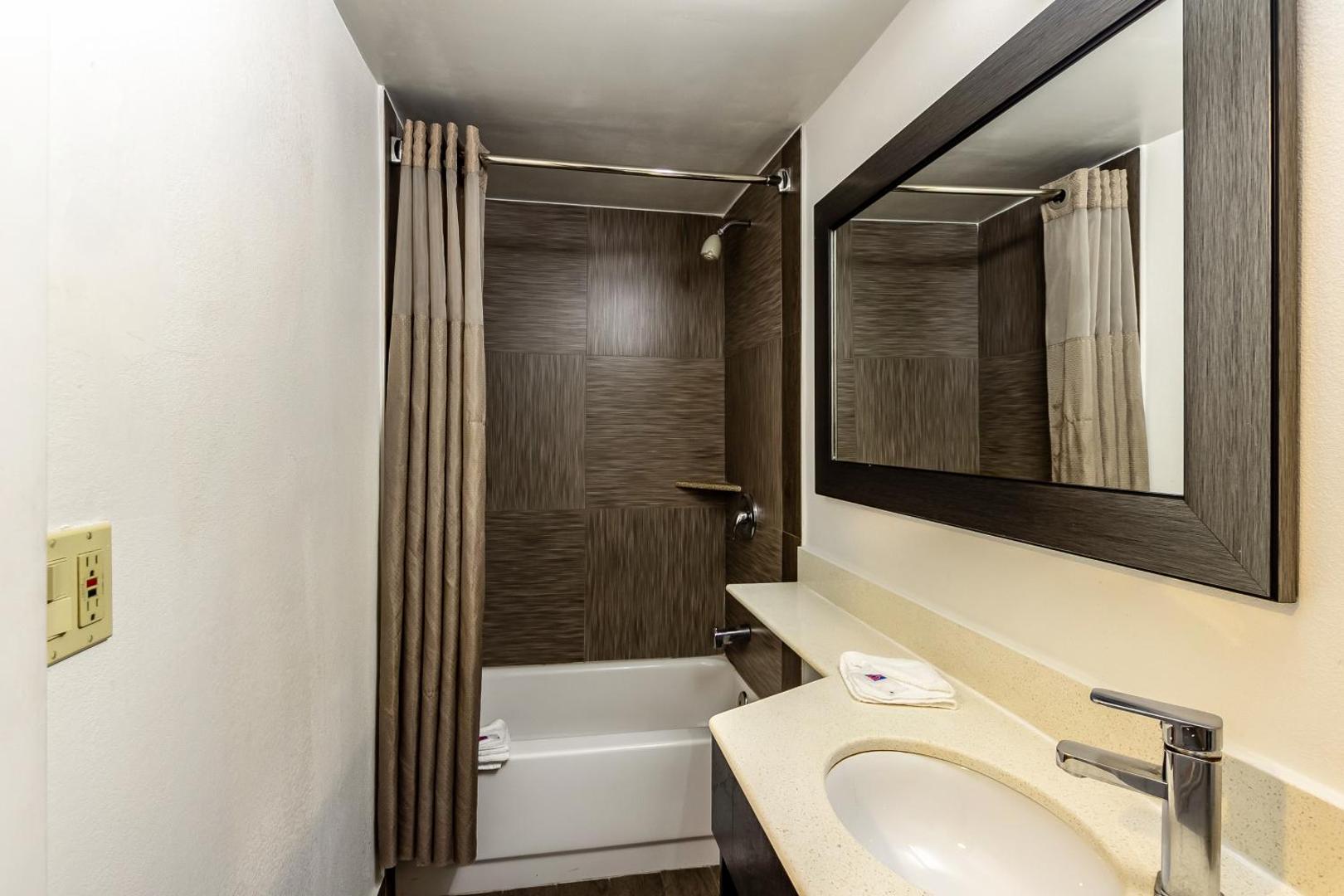 Motel 6 Elizabeth - Newark Liberty International Airport