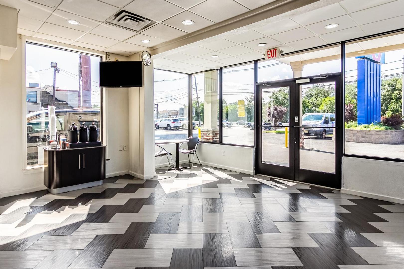 Motel 6 Elizabeth - Newark Liberty International Airport