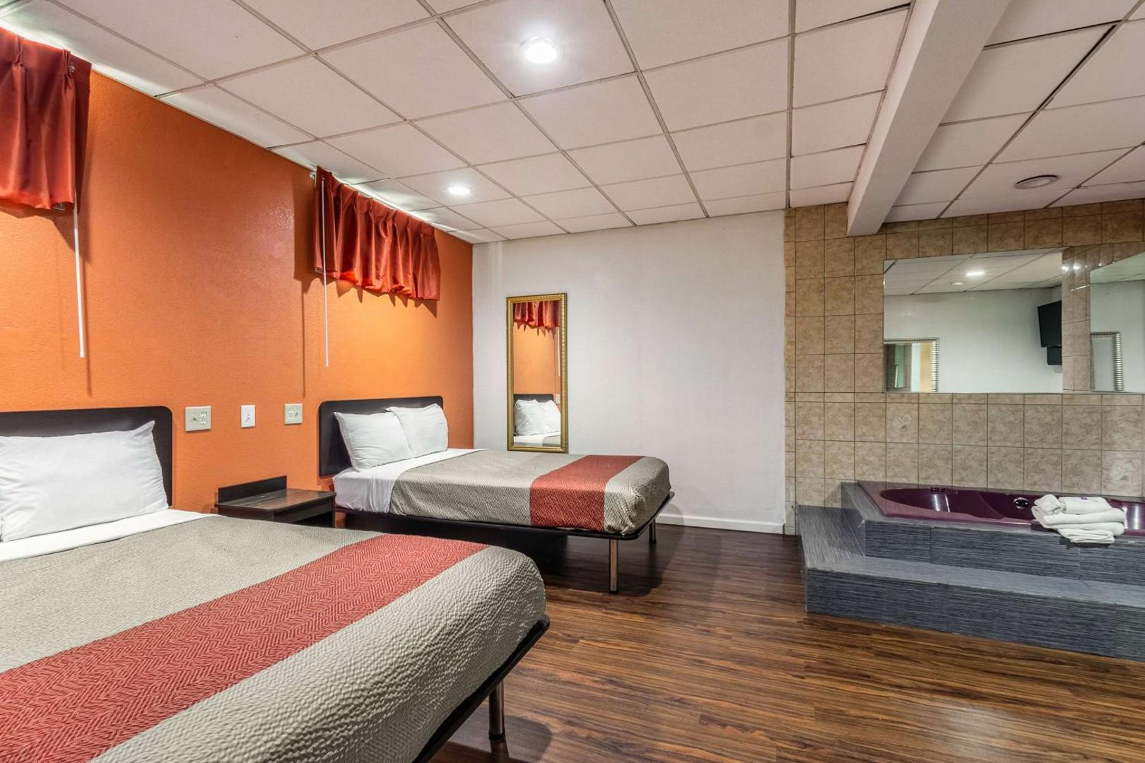 Motel 6 Elizabeth - Newark Liberty International Airport