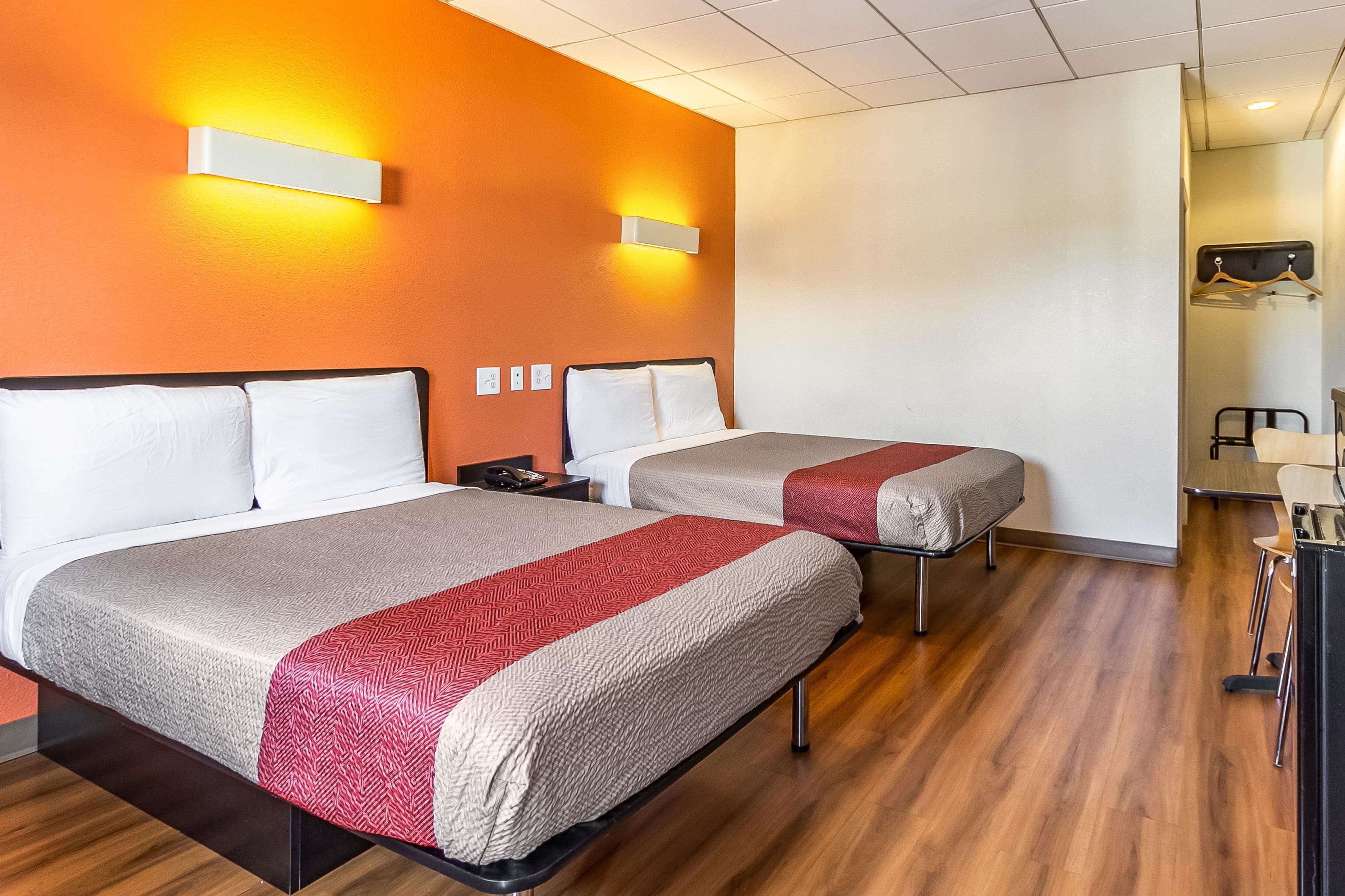 Motel 6 Elizabeth - Newark Liberty International Airport