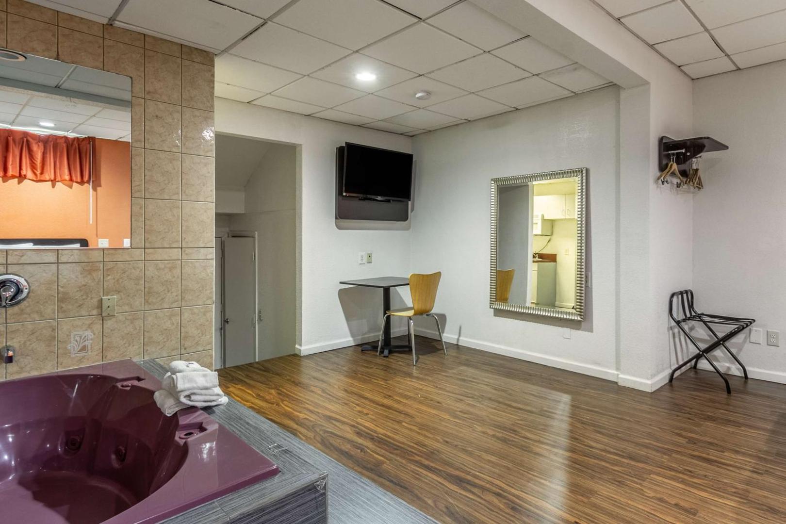Motel 6 Elizabeth - Newark Liberty International Airport