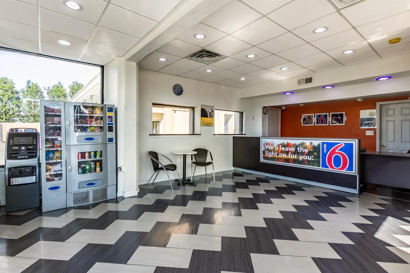 Motel 6 Elizabeth - Newark Liberty International Airport