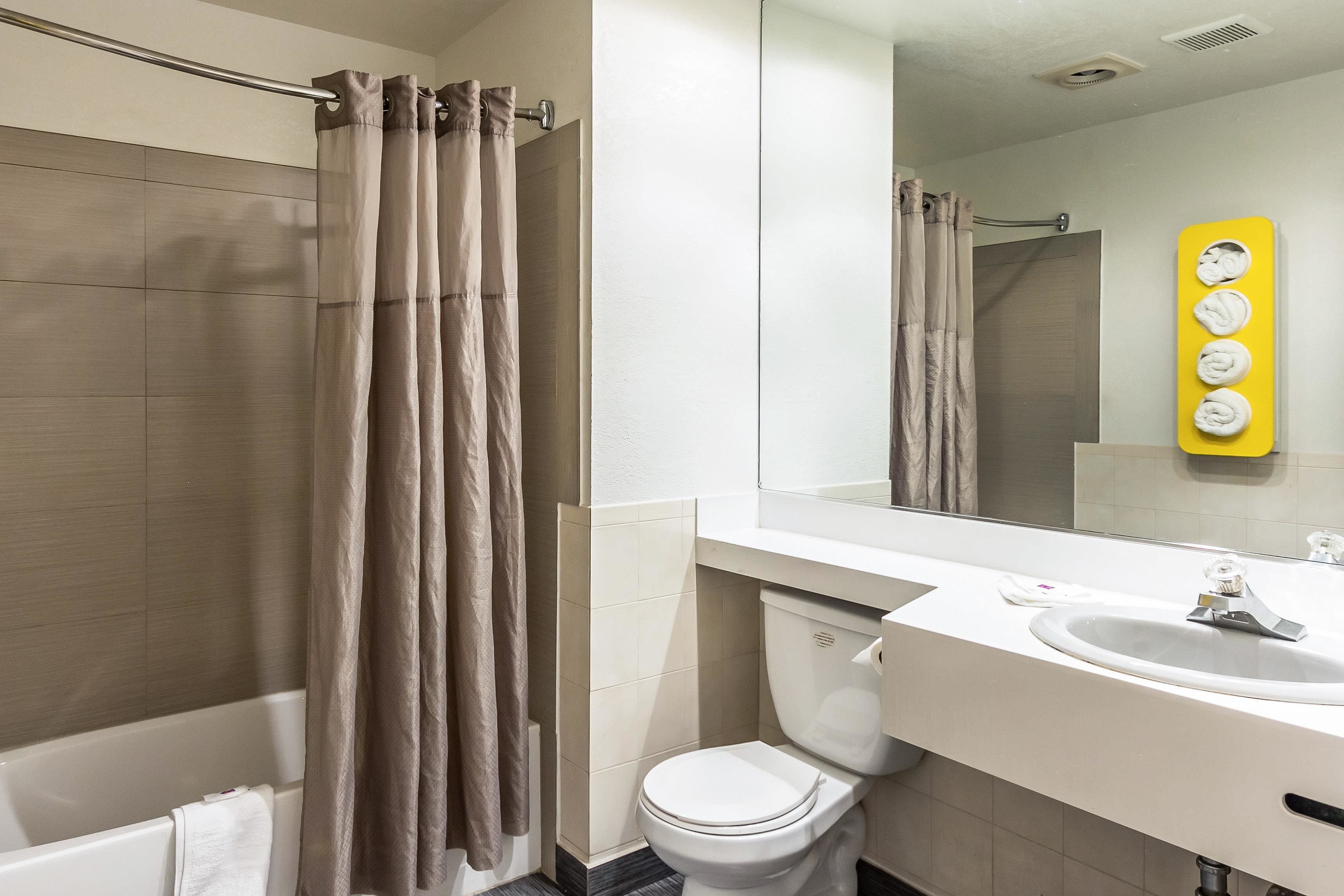 Motel 6 Elizabeth - Newark Liberty International Airport
