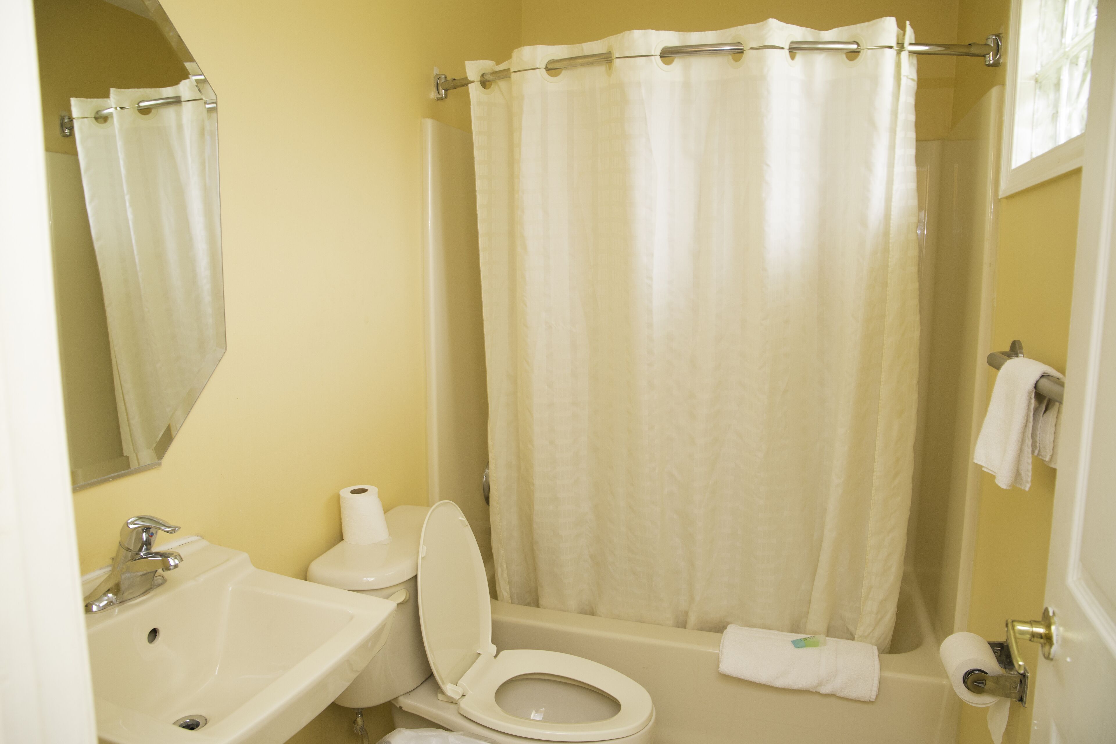 Capri Inn and Suites