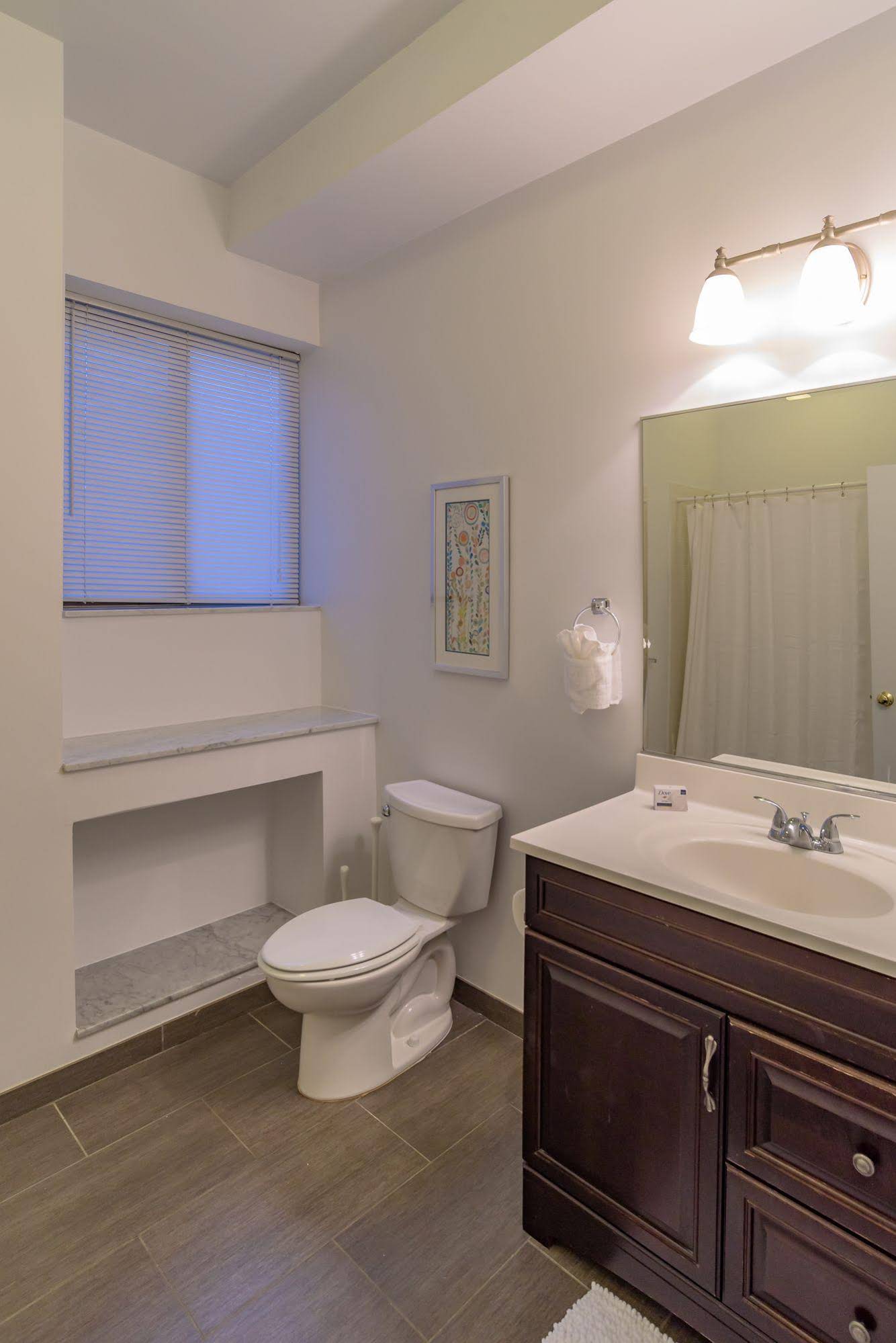 Deedee's Hideaway On Grove