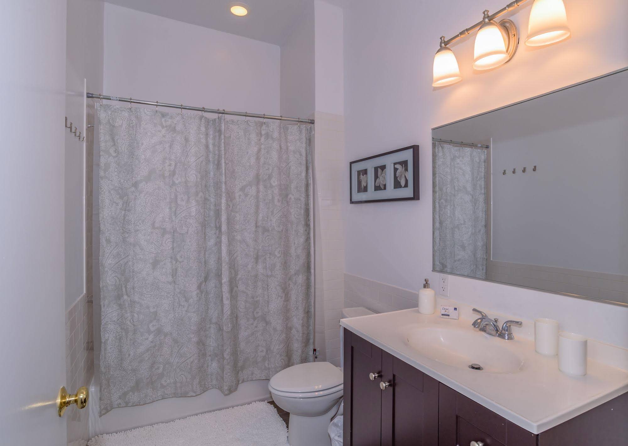 Deedee's Hideaway On Grove