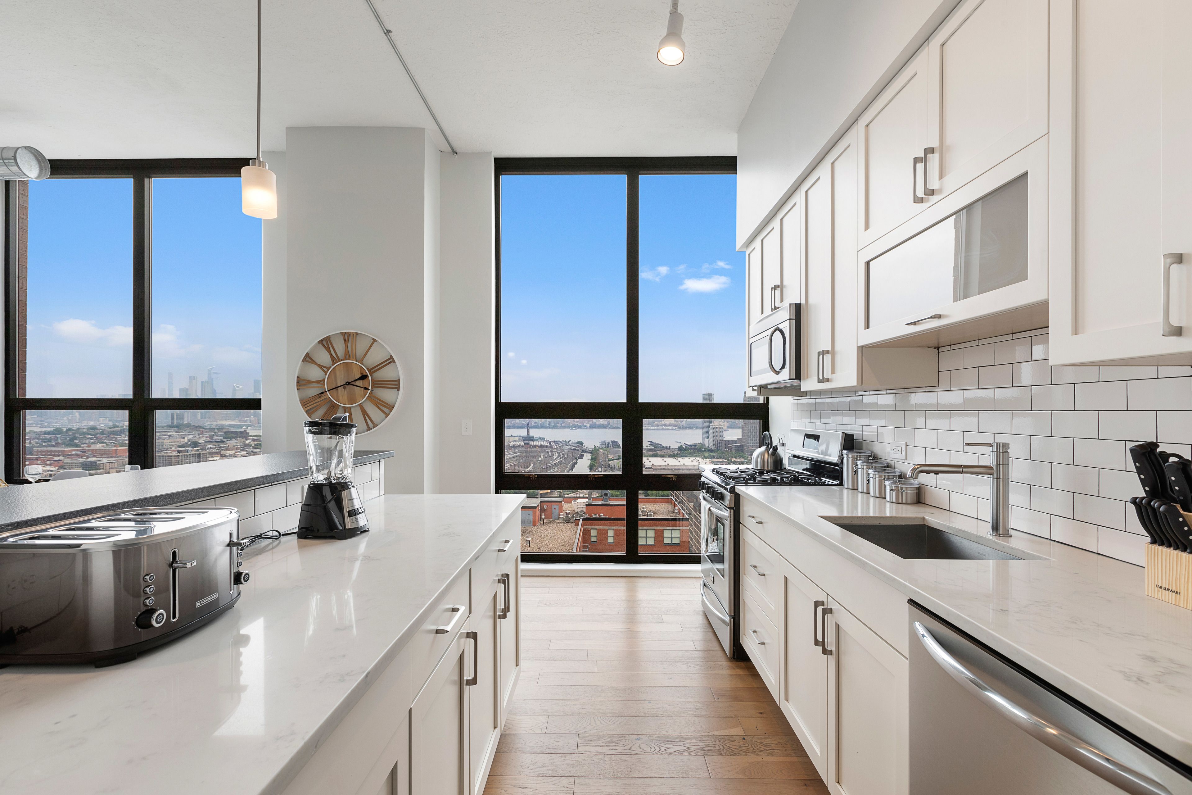 Pelicanstay Near Holland Tunnel