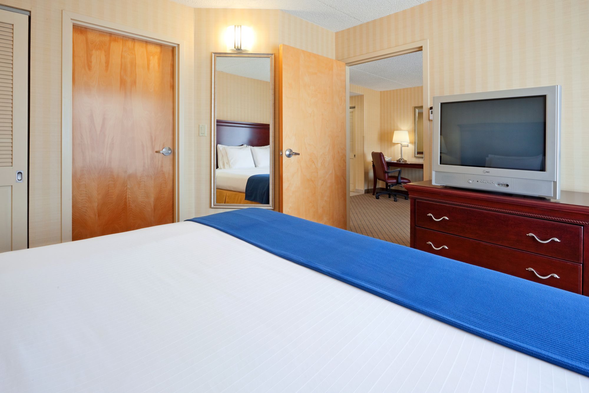 Holiday Inn Express Hotel & Suites West Long Branch