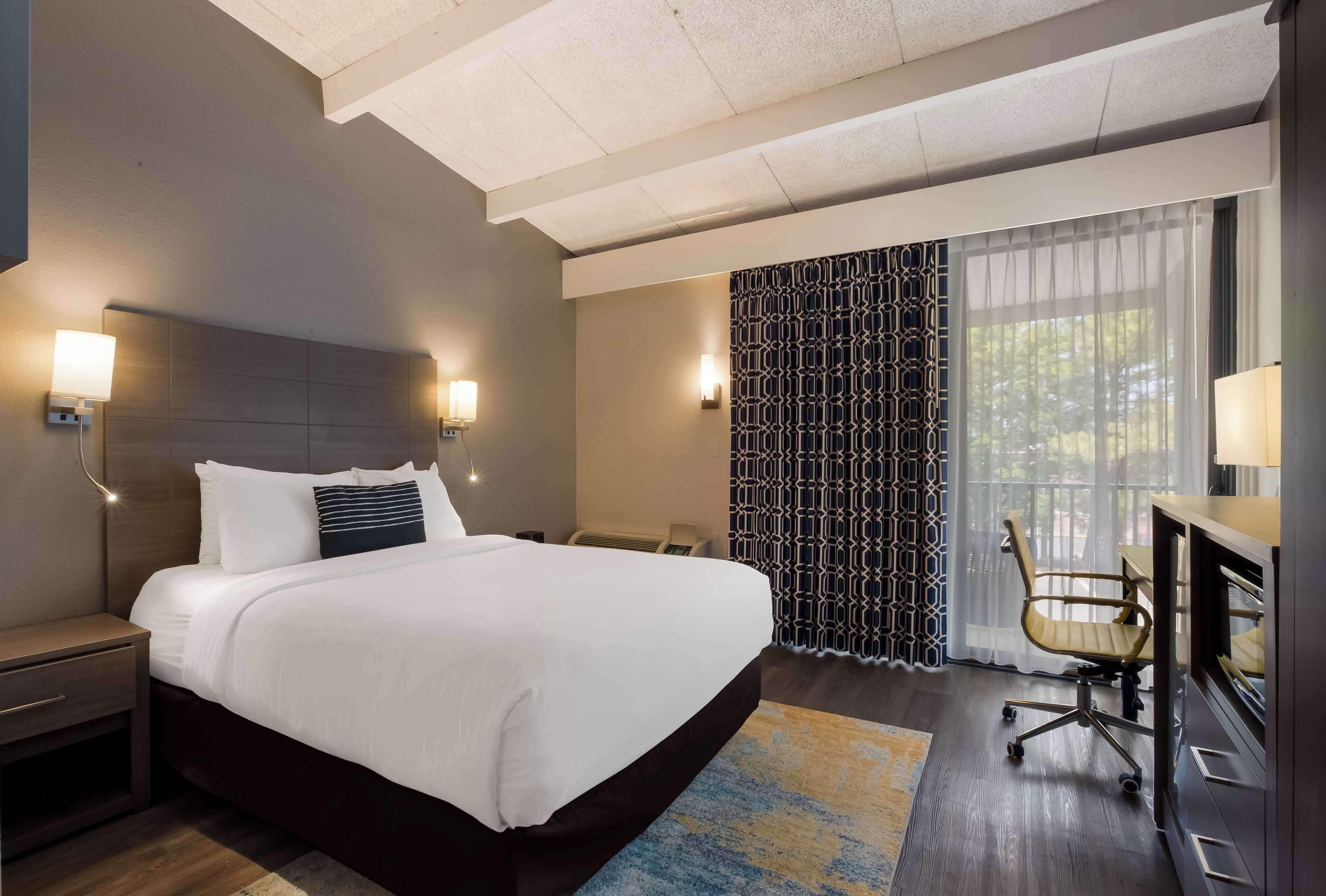 The Hub Middletown: A Best Western Signature Hotel