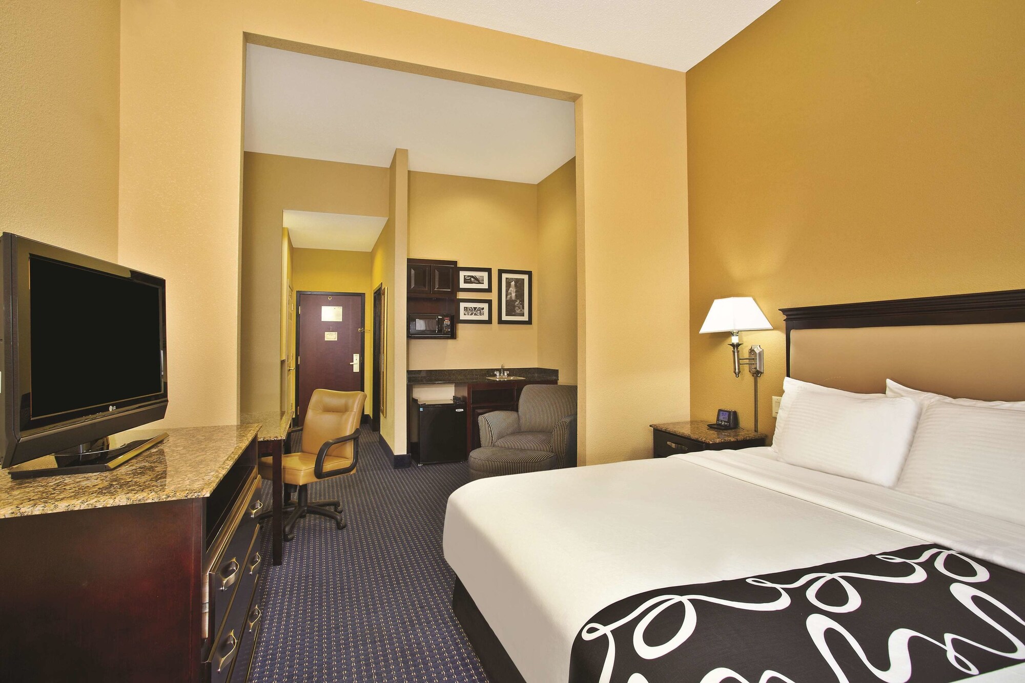 La Quinta Inn & Suites by Wyndham Mt. Laurel - Philadelphia