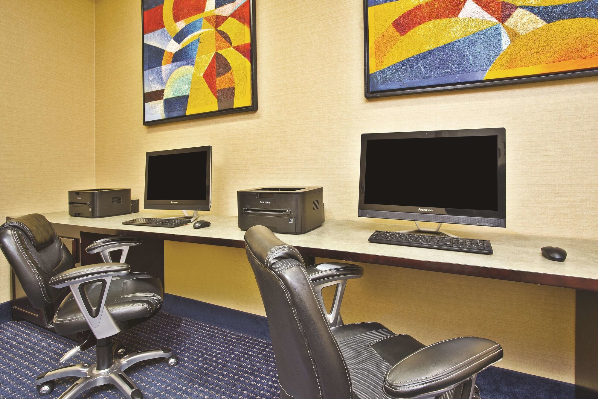 La Quinta Inn & Suites by Wyndham Mt. Laurel - Philadelphia