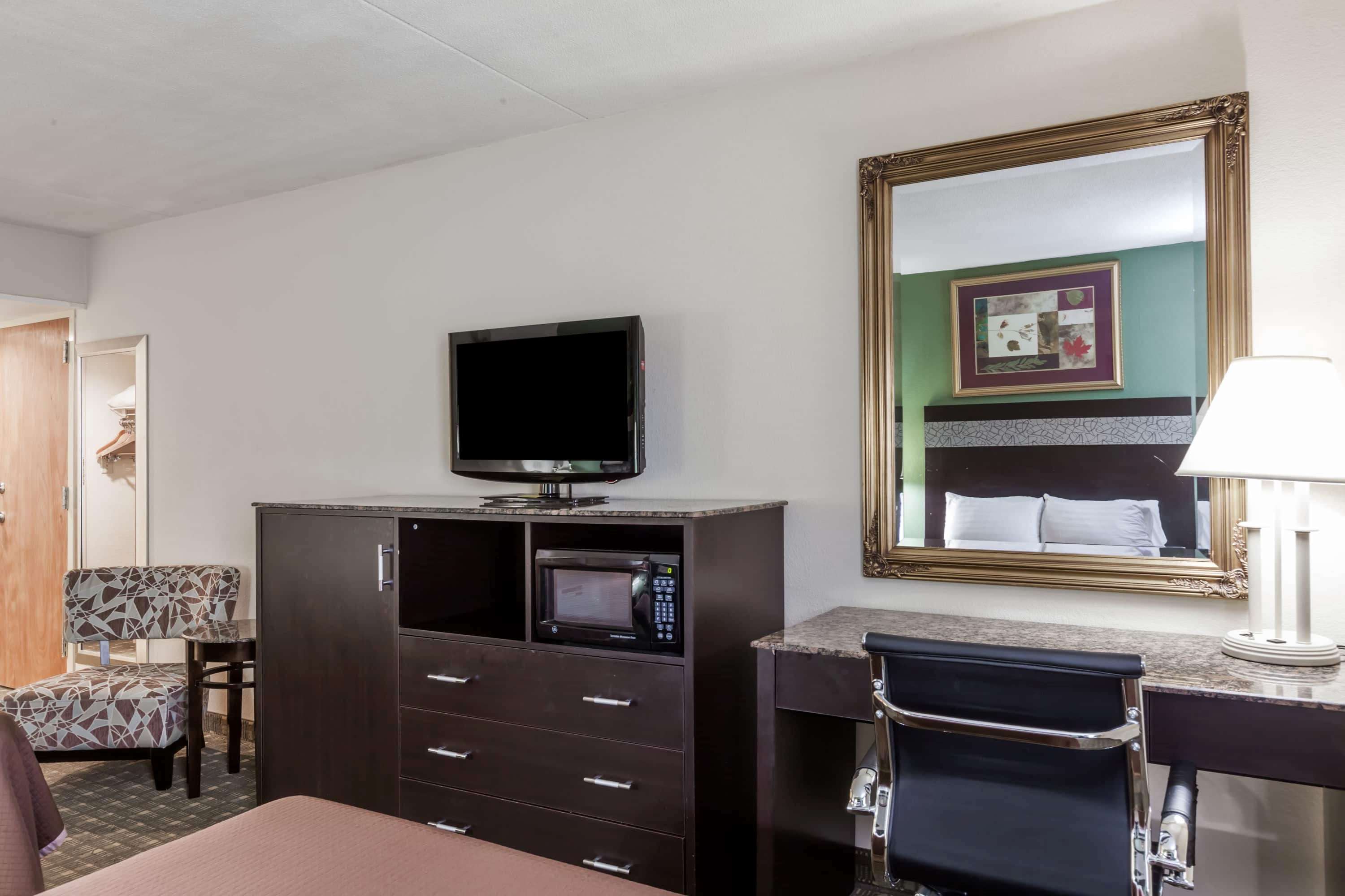 Howard Johnson by Wyndham Newark Airport