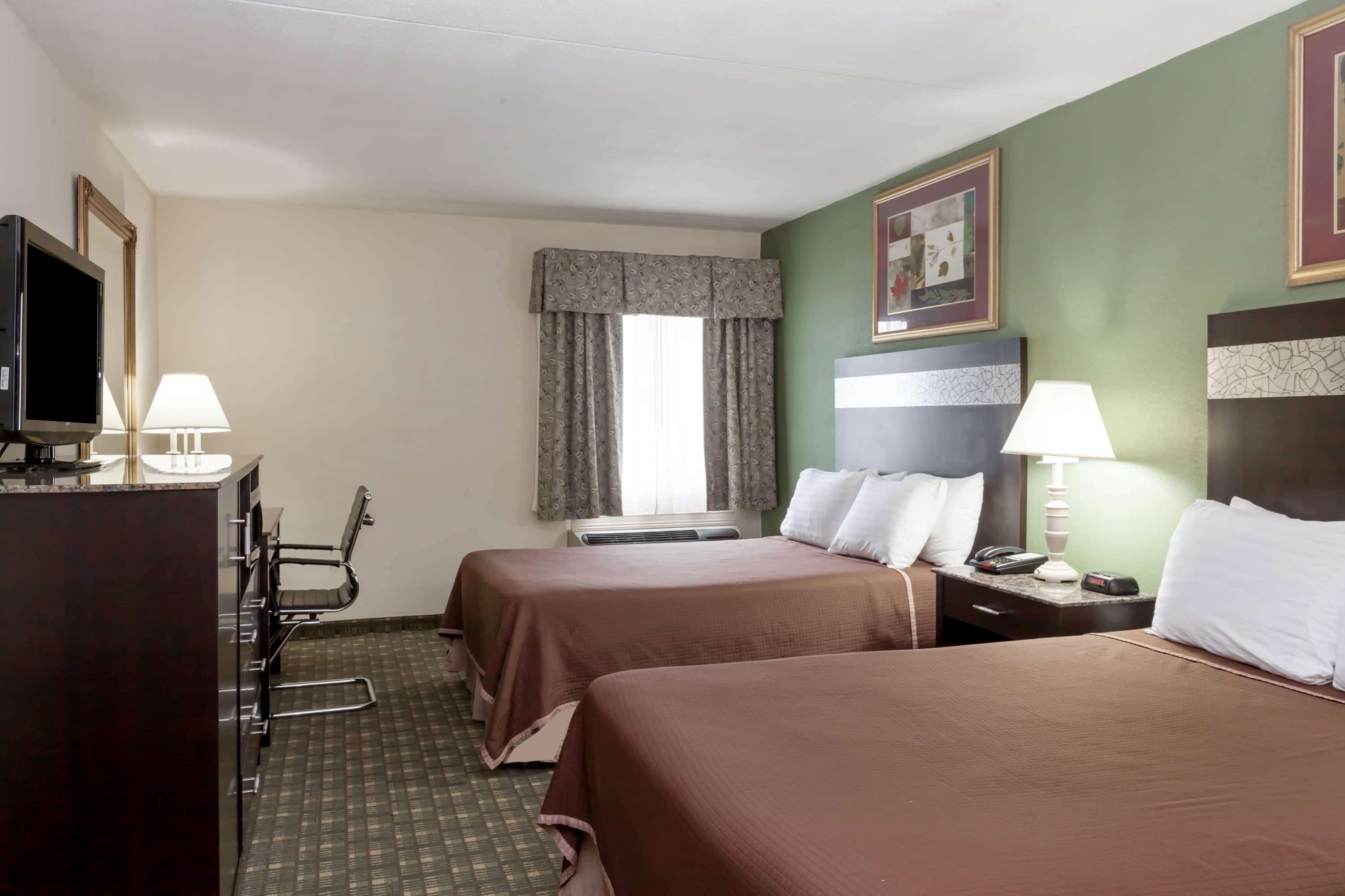 Howard Johnson by Wyndham Newark Airport