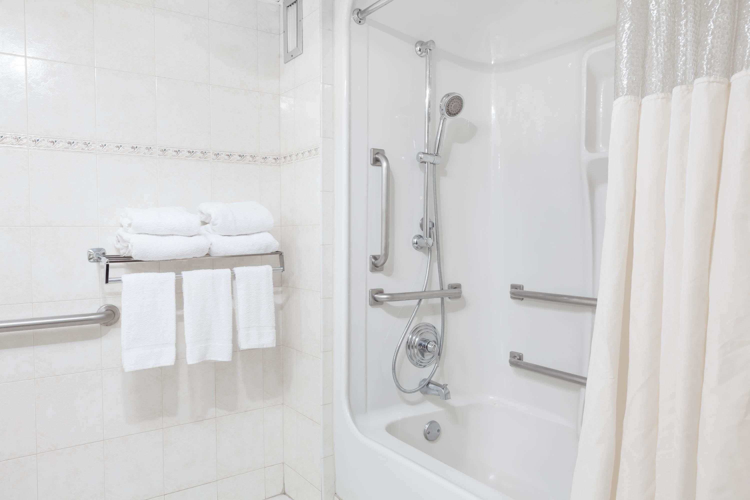 Howard Johnson by Wyndham Newark Airport