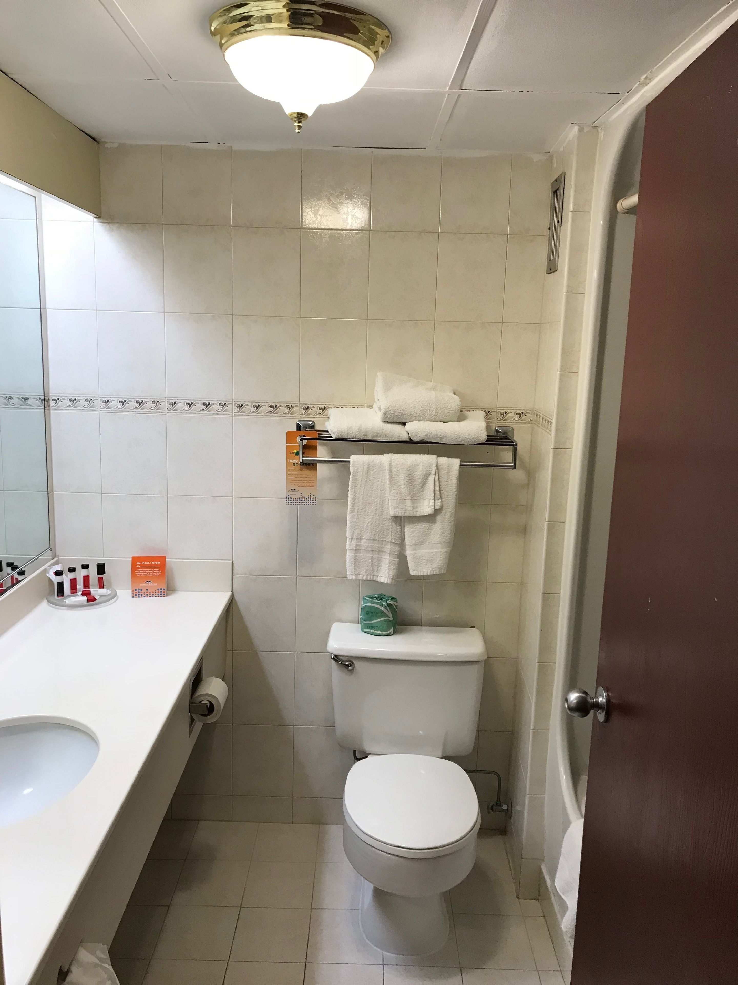 Howard Johnson by Wyndham Newark Airport
