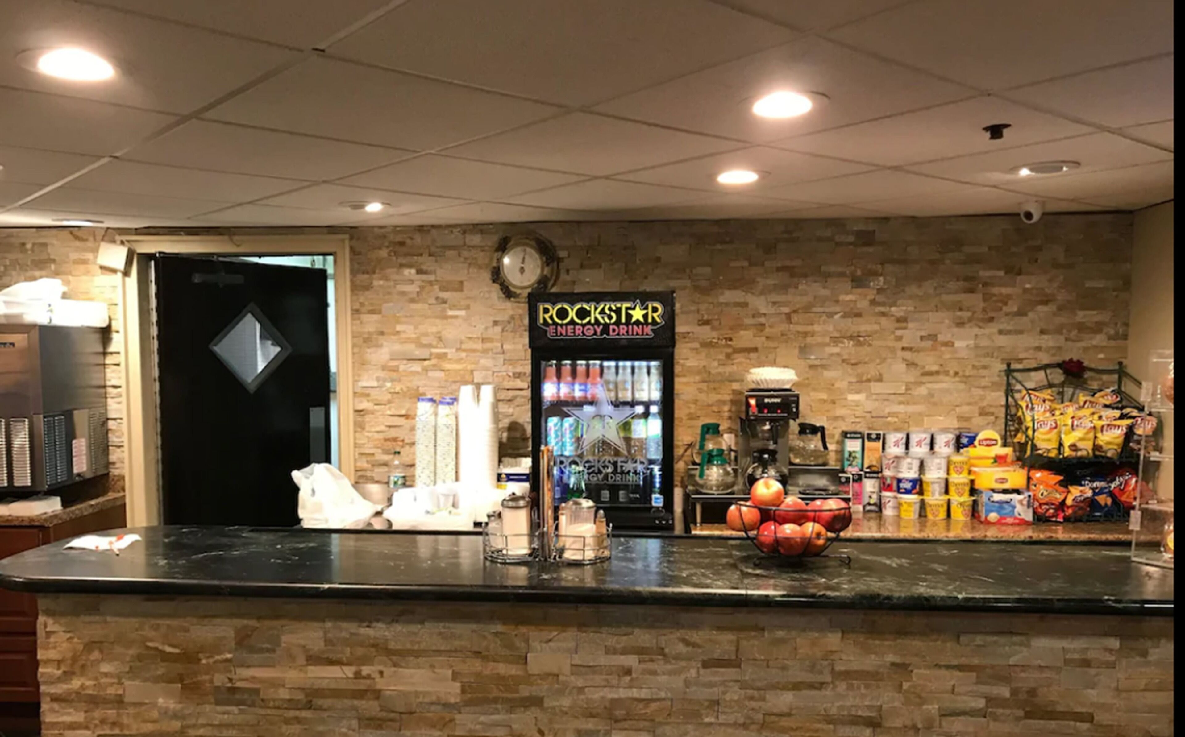 Howard Johnson by Wyndham Newark Airport