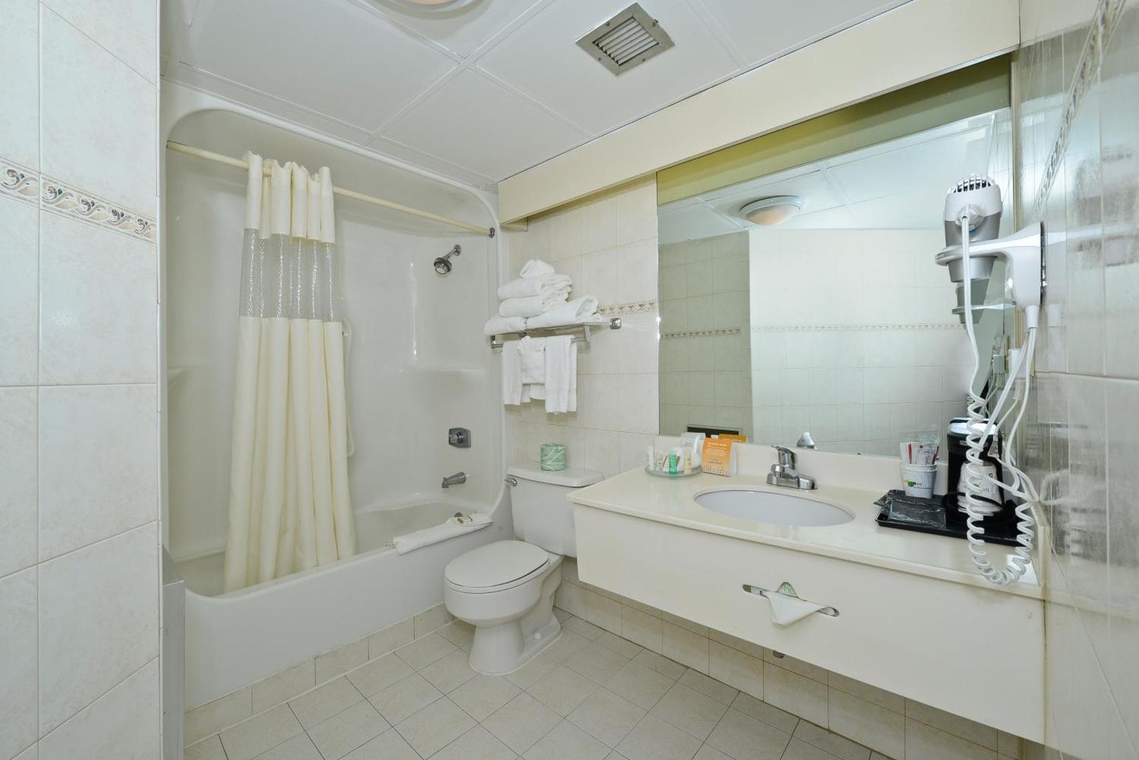 Howard Johnson by Wyndham Newark Airport