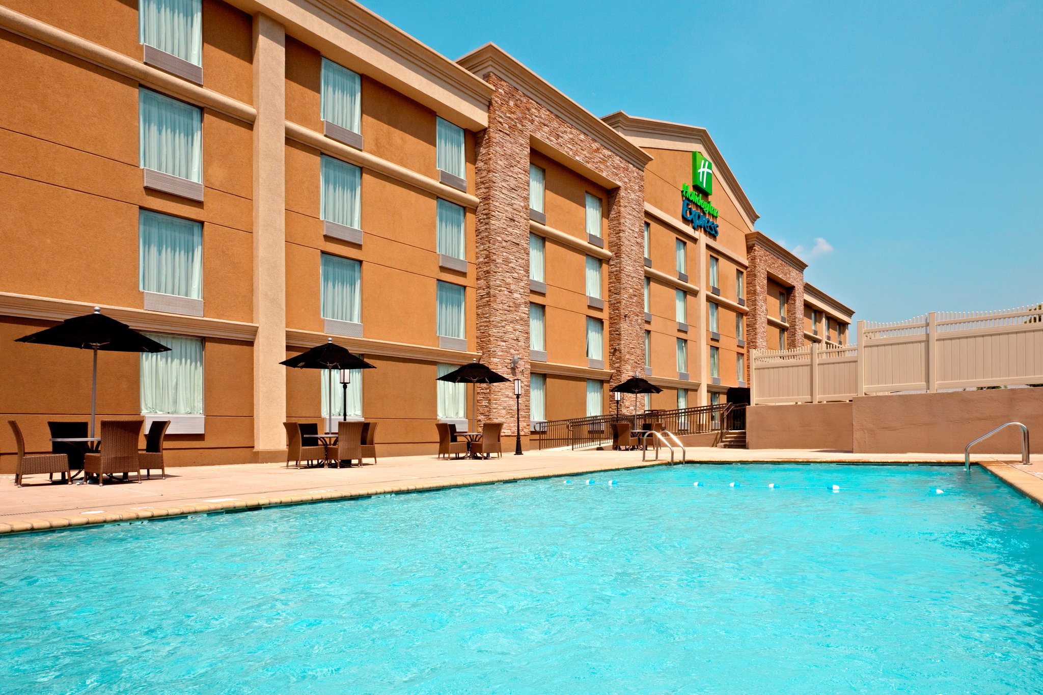 Days Hotel by Wyndham North Bergen /NYC Area