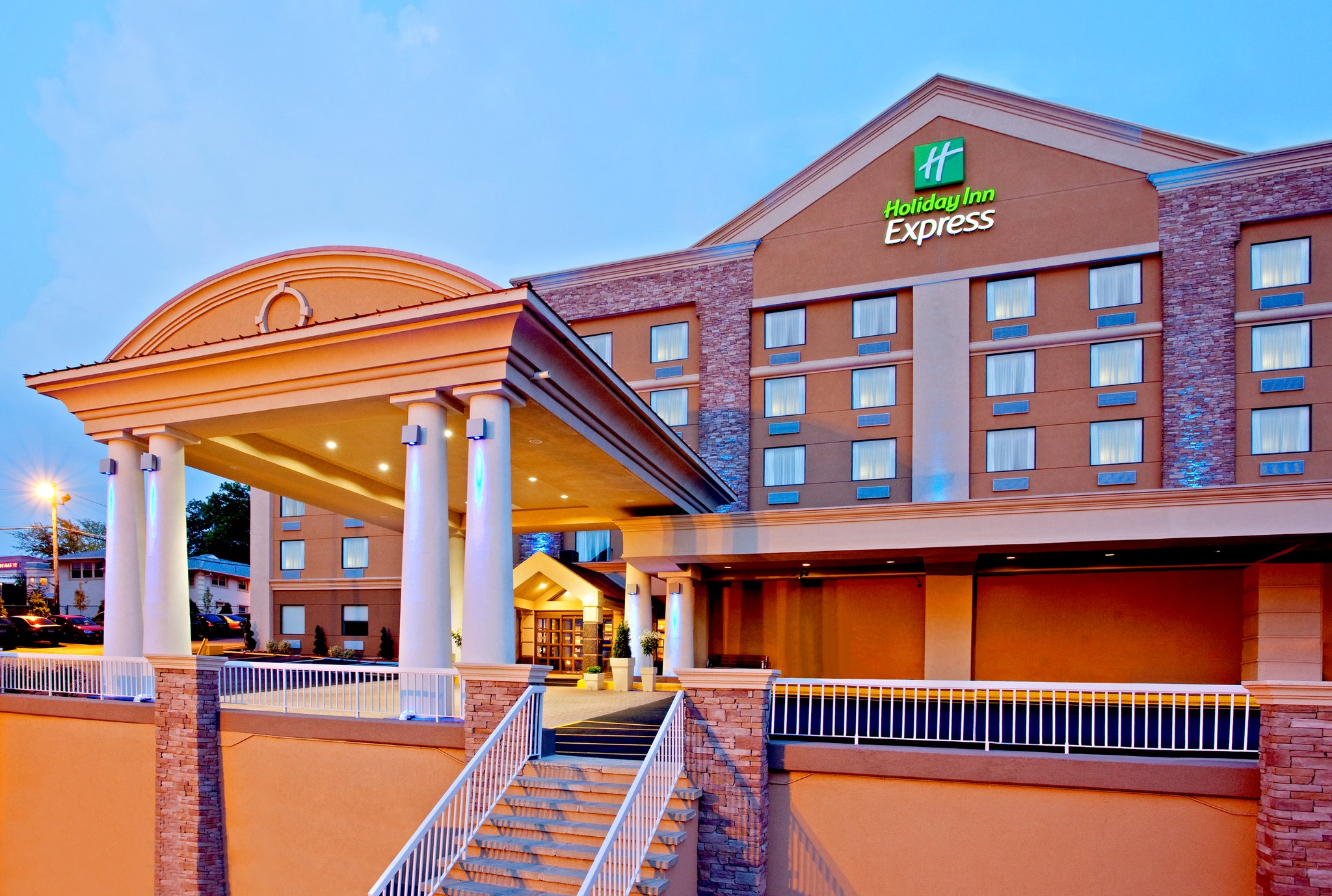 Days Hotel by Wyndham North Bergen /NYC Area