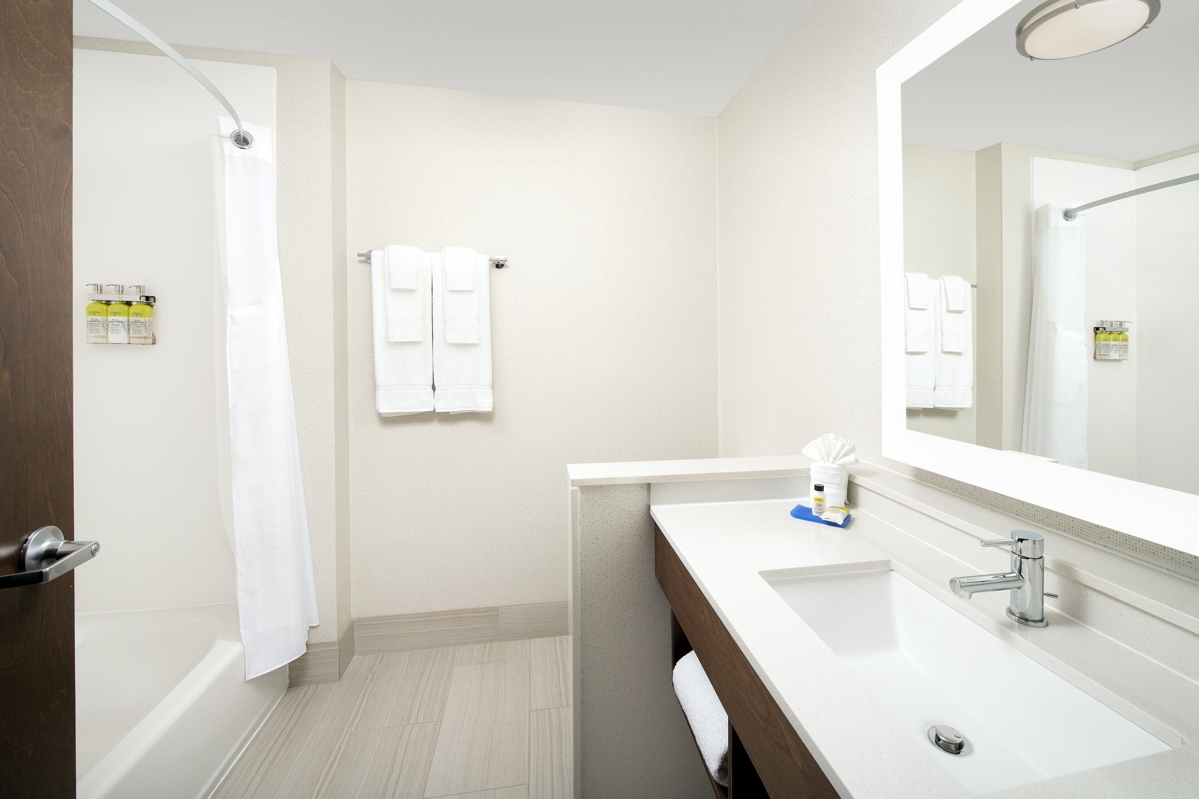 Holiday Inn Express & Suites North Brunswick