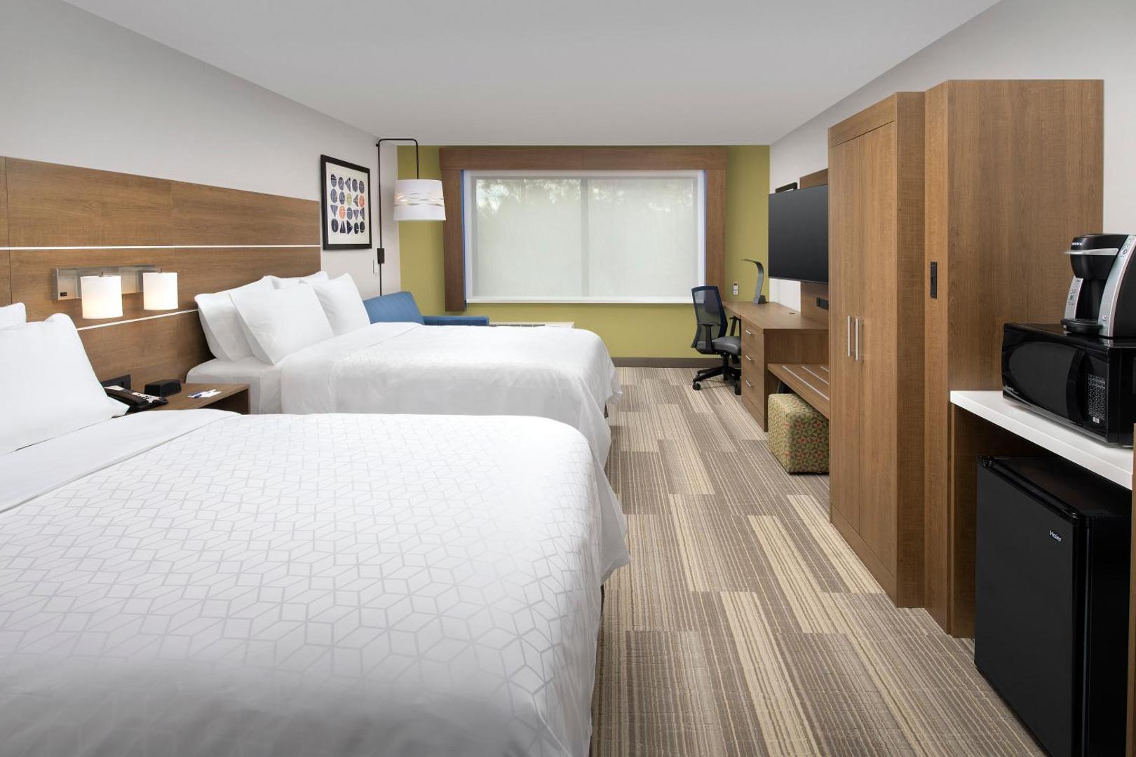 Holiday Inn Express & Suites North Brunswick