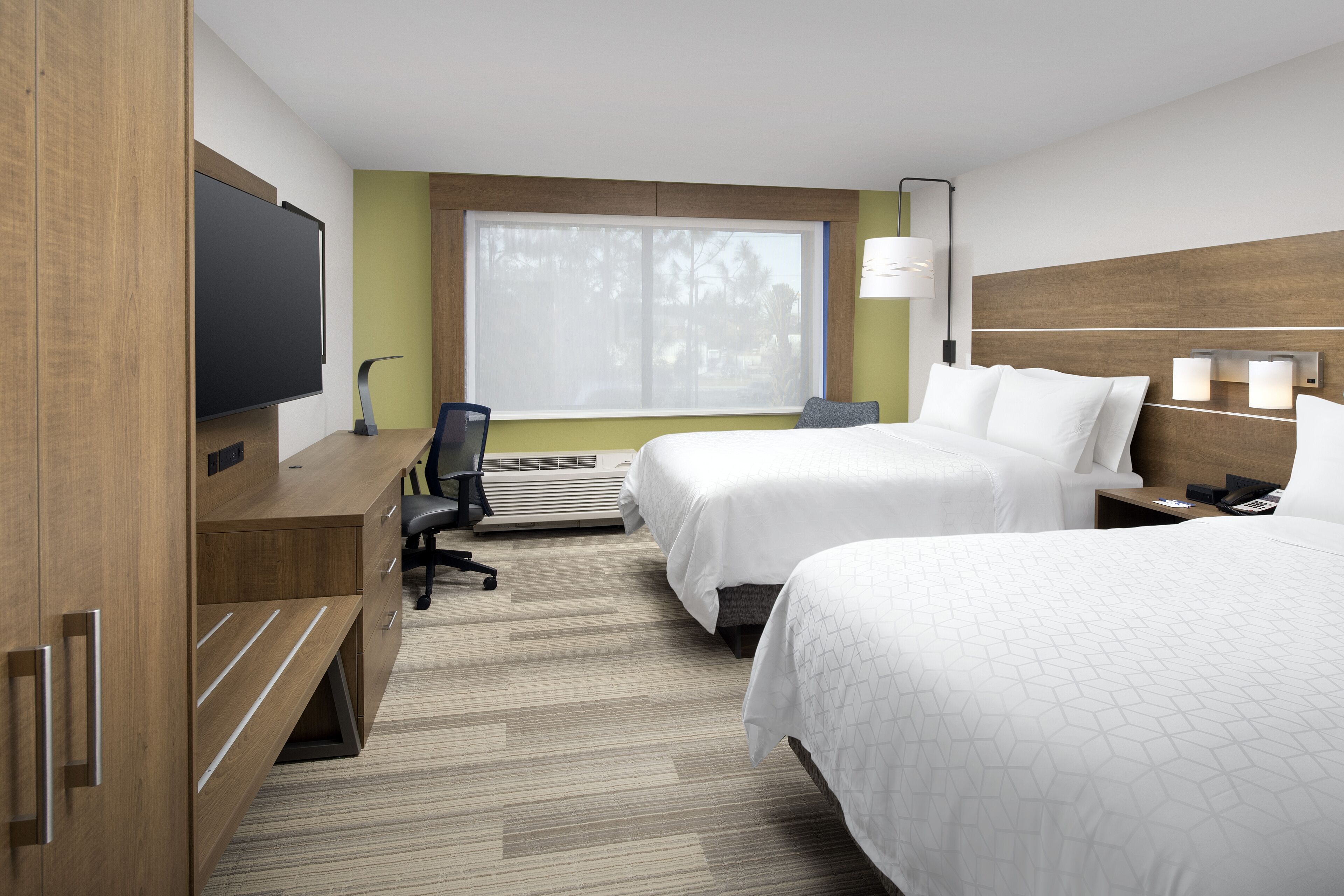 Holiday Inn Express & Suites North Brunswick