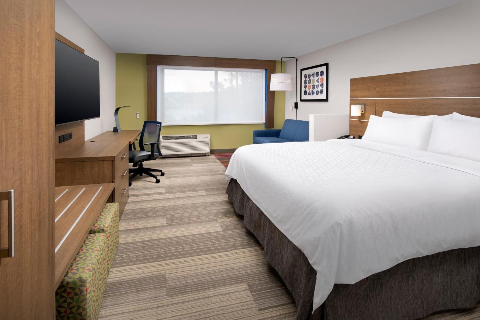 Holiday Inn Express & Suites North Brunswick
