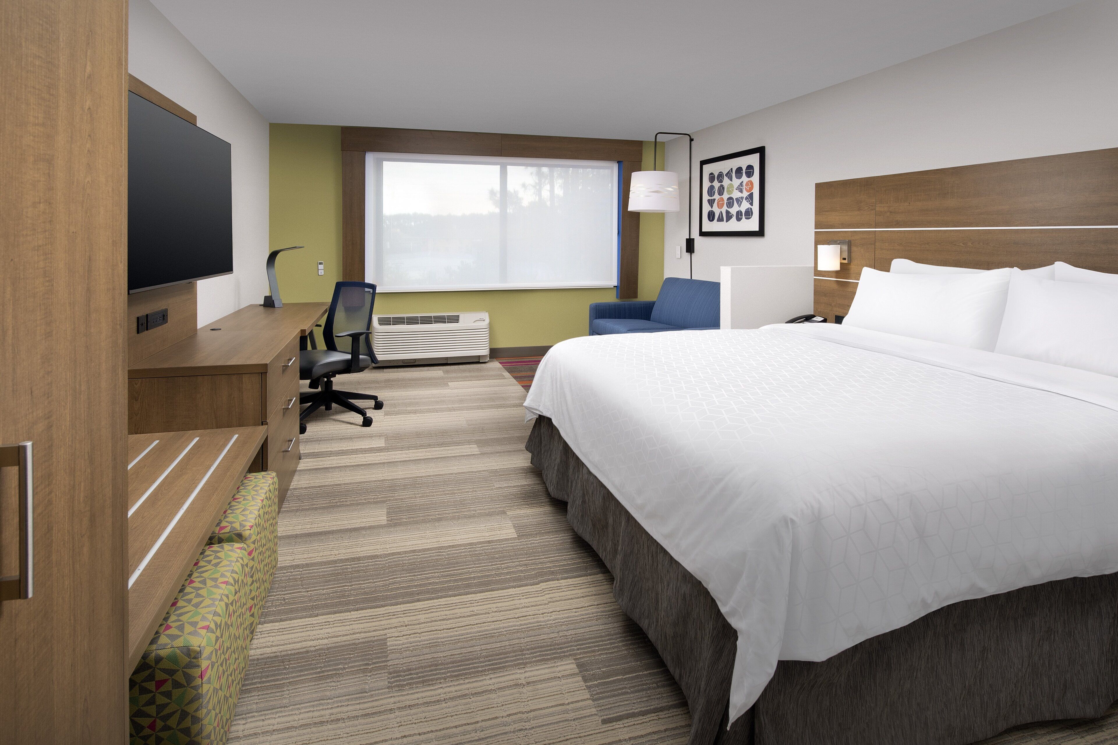 Holiday Inn Express & Suites North Brunswick