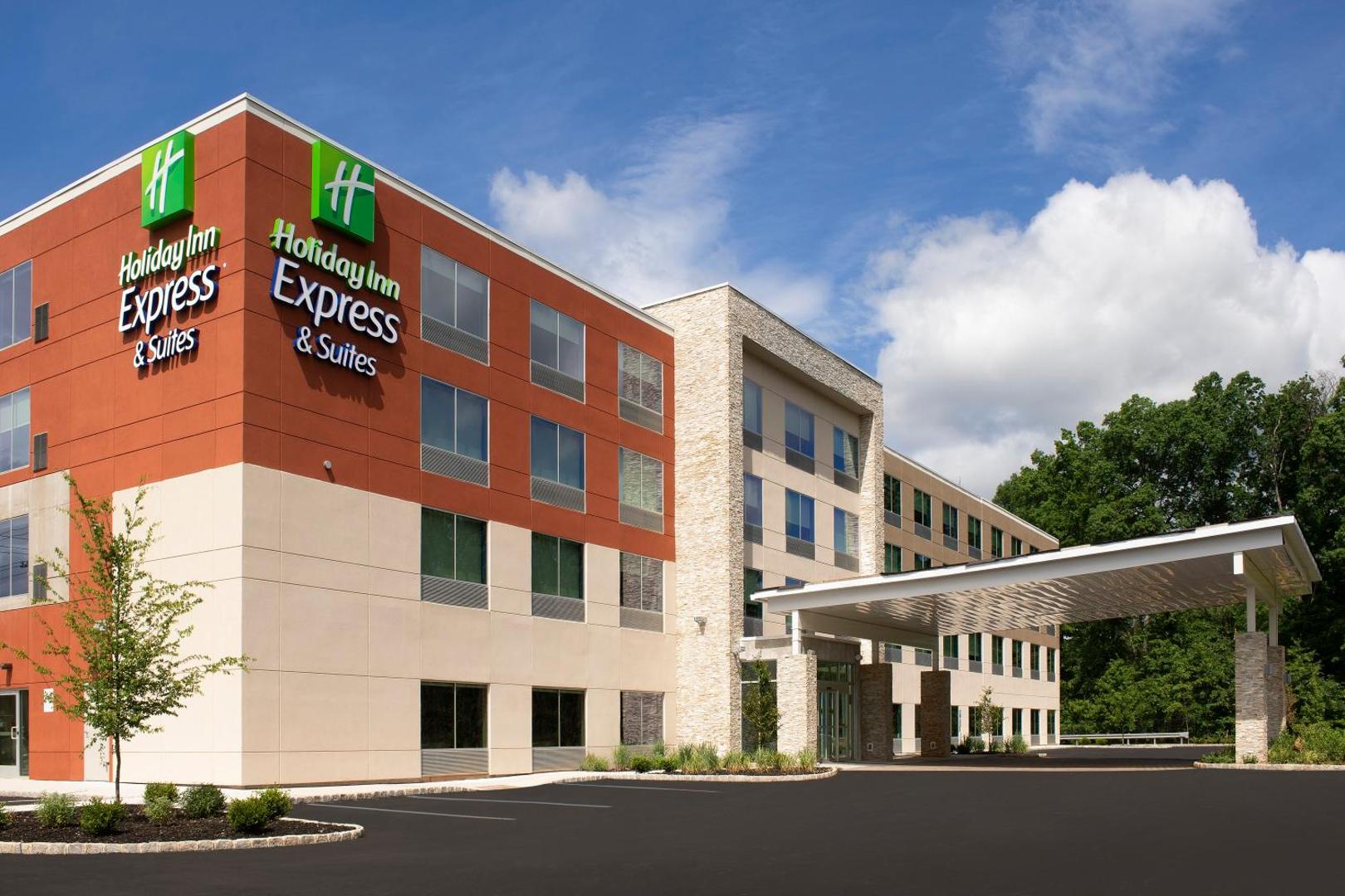 Holiday Inn Express & Suites North Brunswick