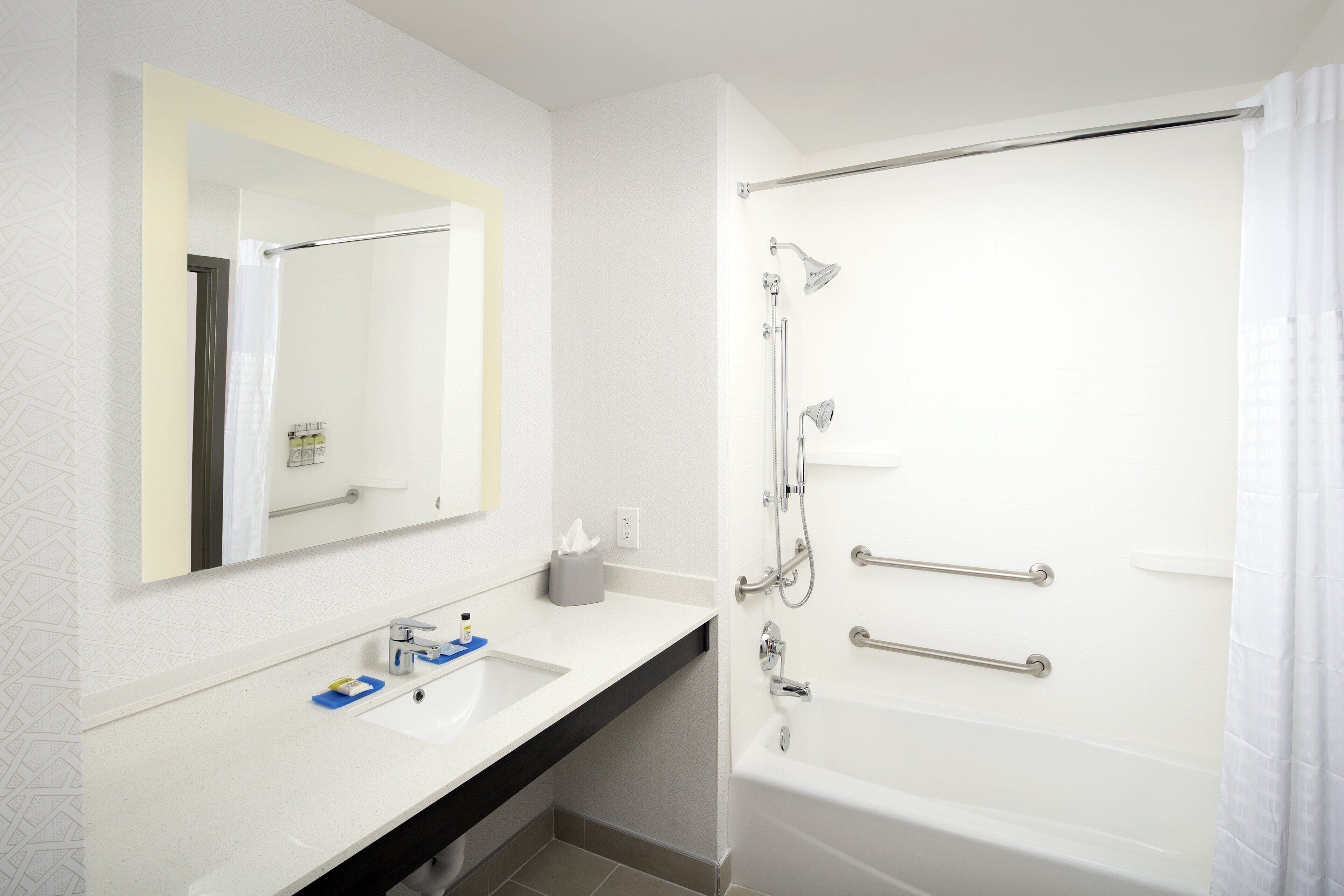 Holiday Inn Express & Suites North Brunswick