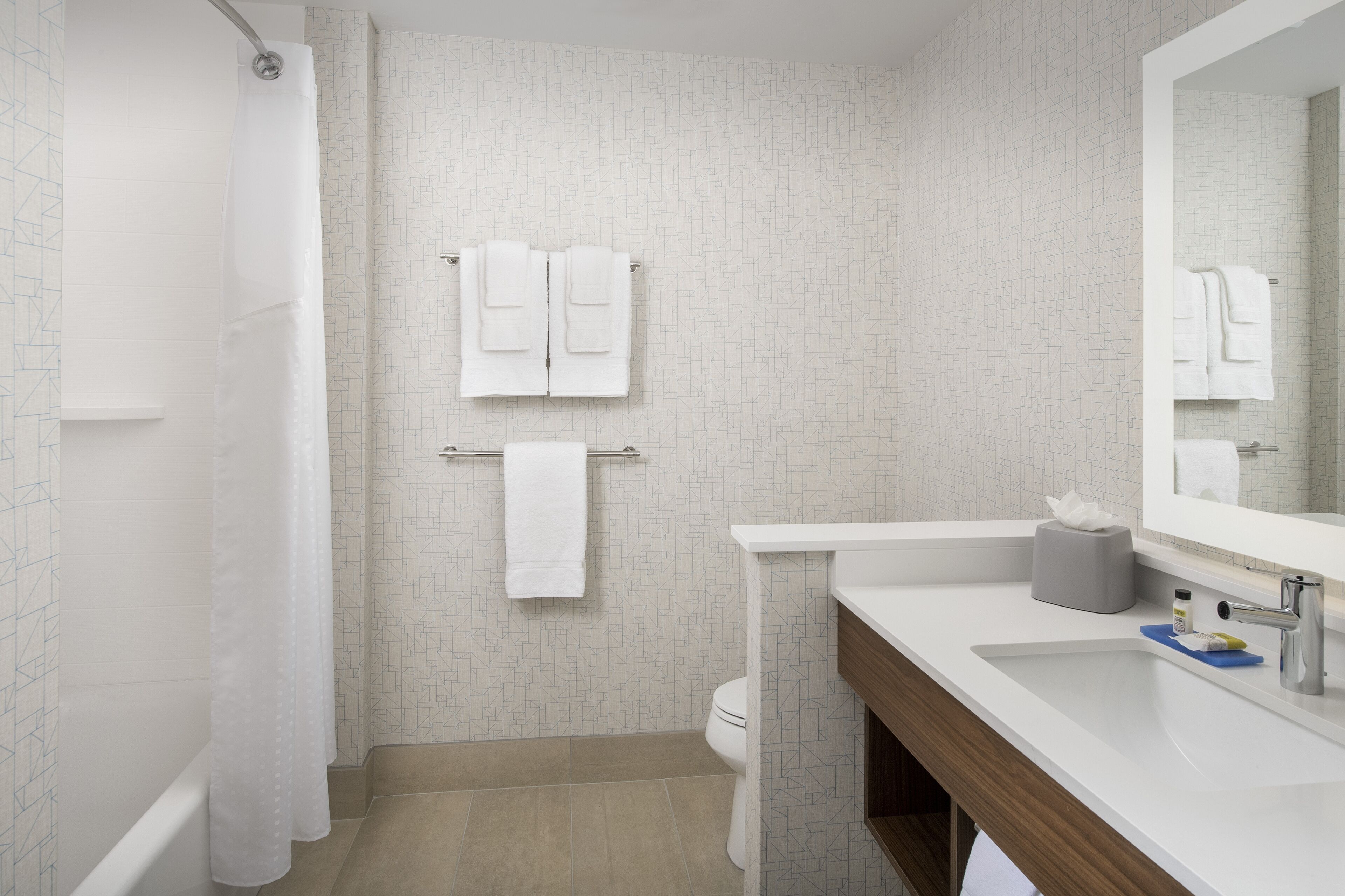 Holiday Inn Express & Suites North Brunswick