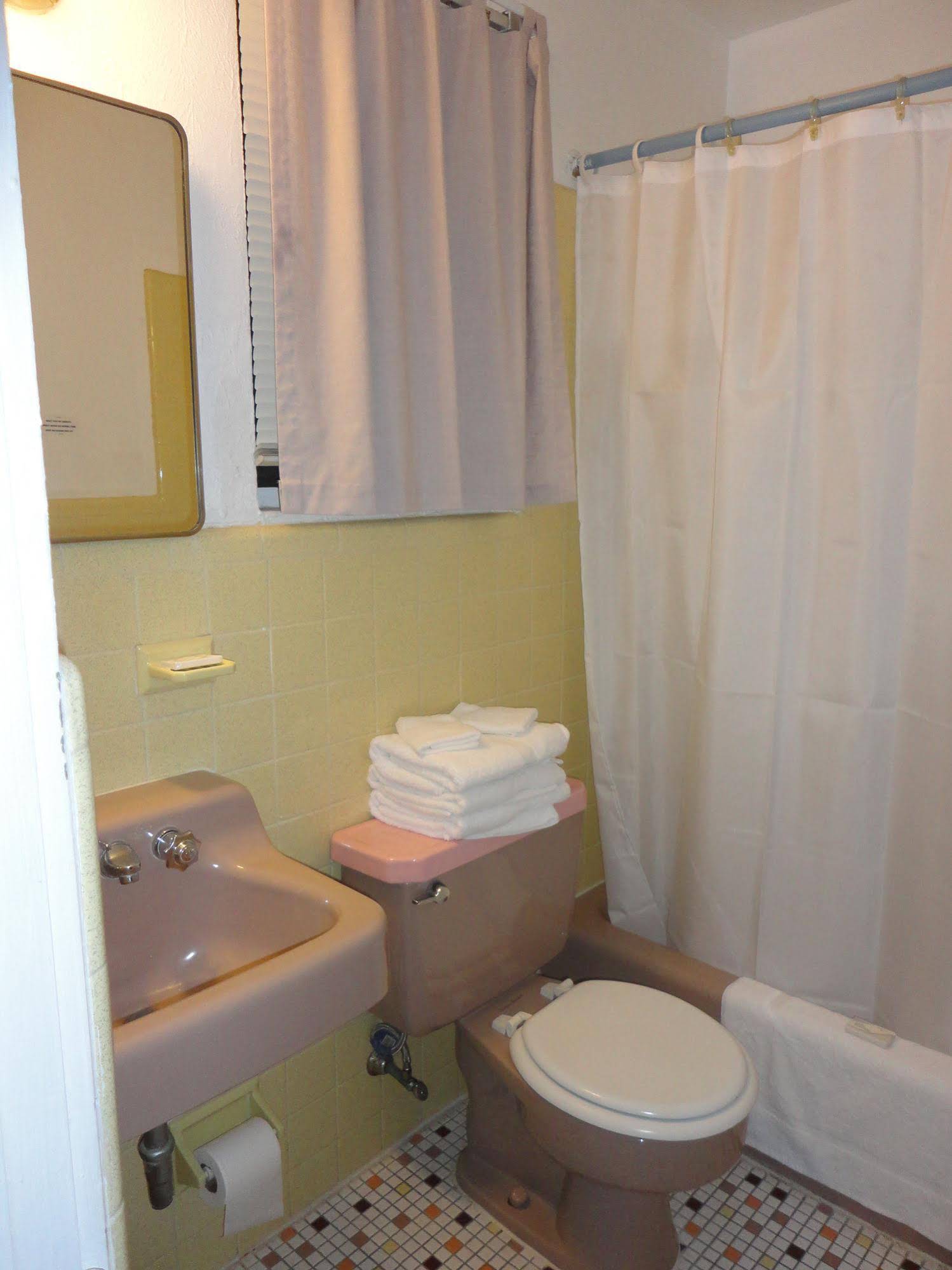 Surf 16 Motel