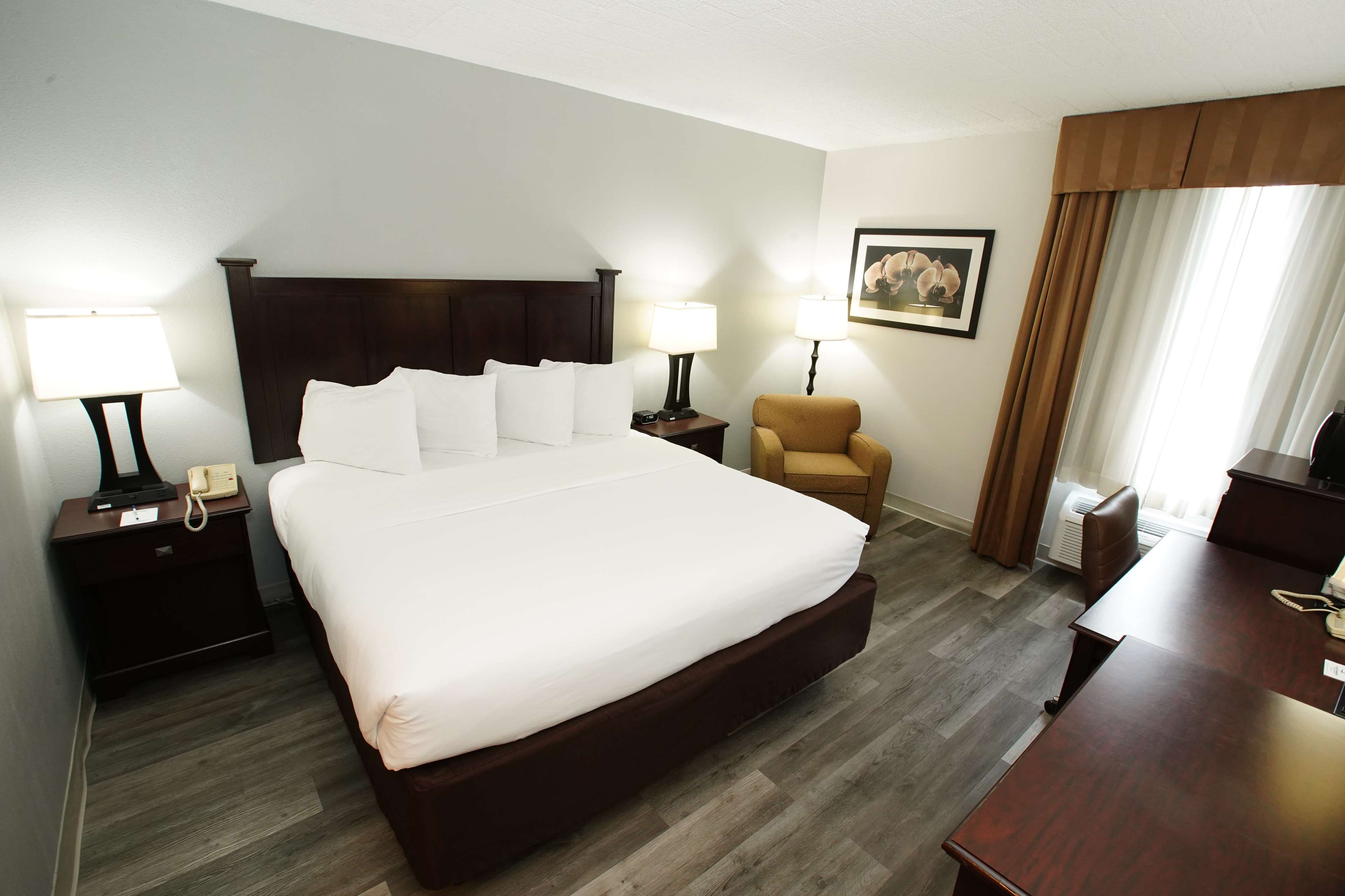 Best Western Paramus Hotel & Suites