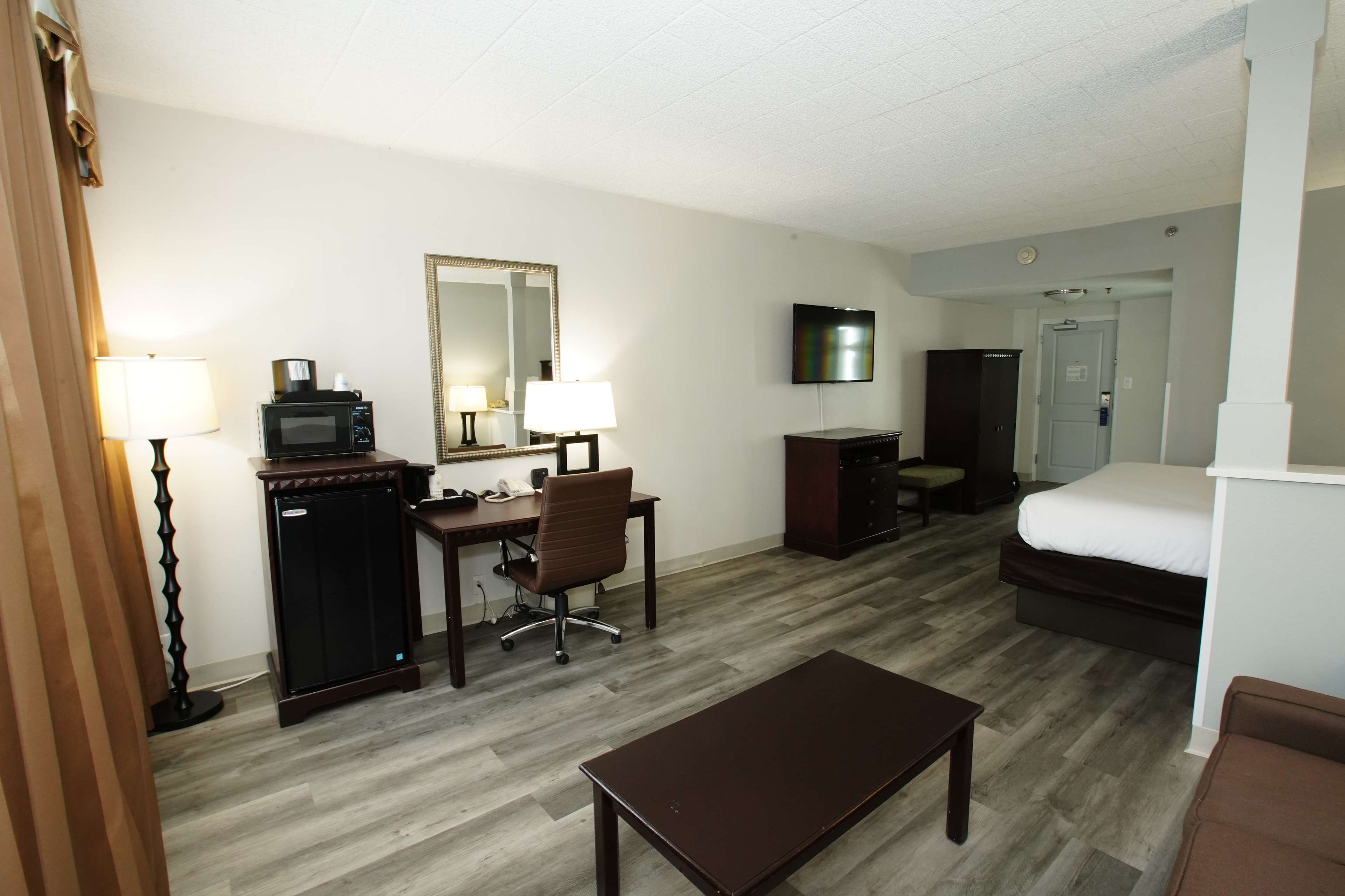 Best Western Paramus Hotel & Suites