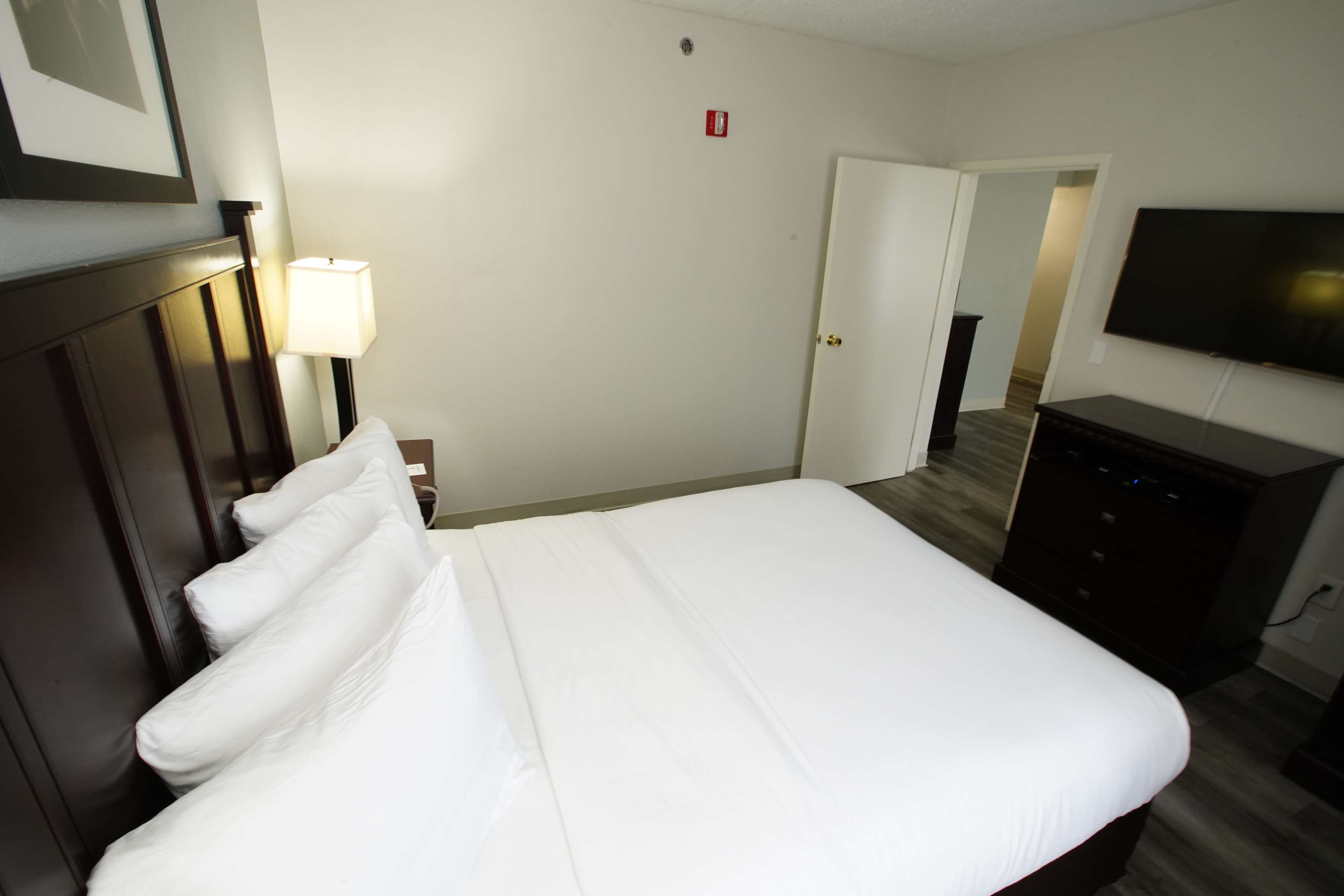 Best Western Paramus Hotel & Suites