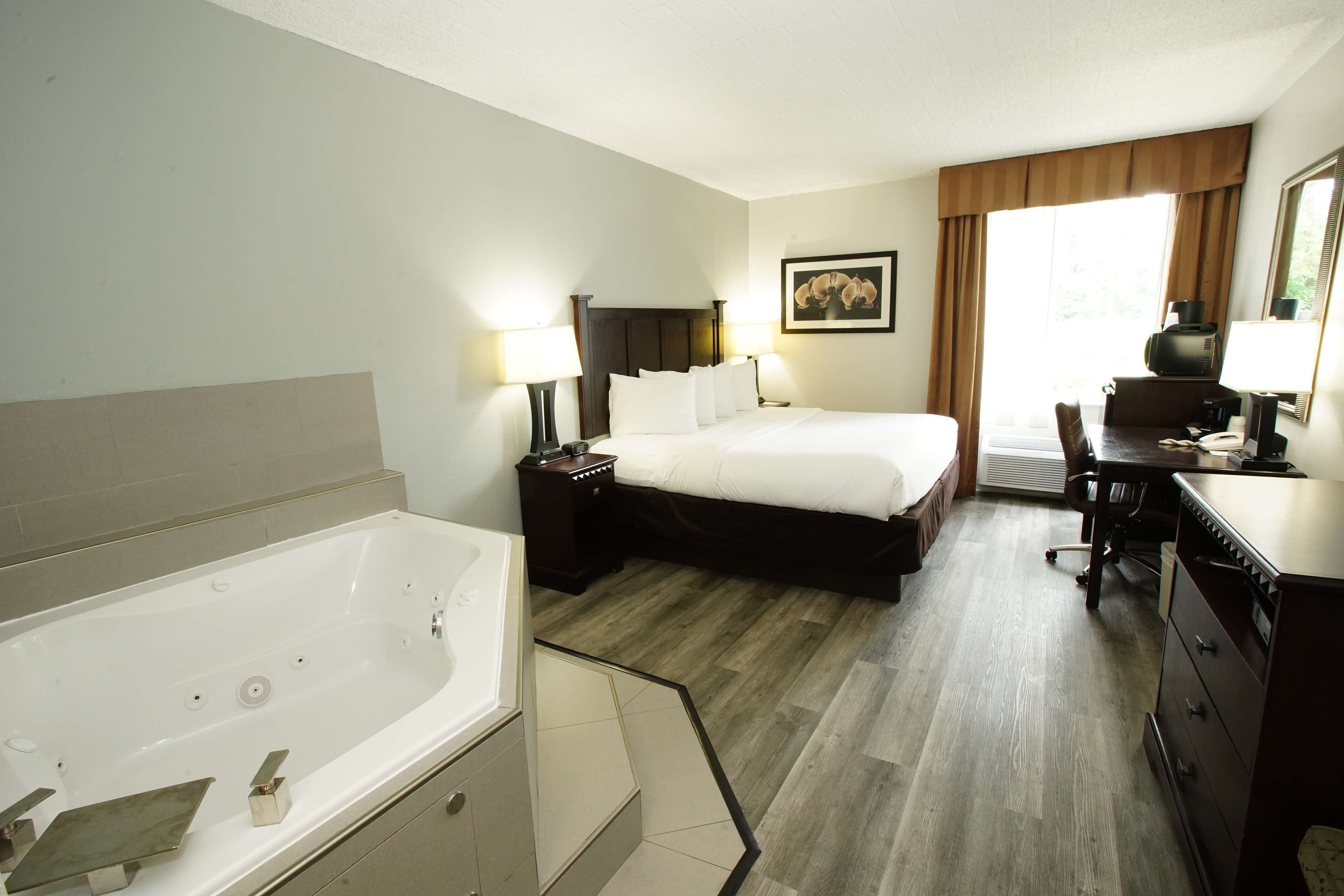 Best Western Paramus Hotel & Suites