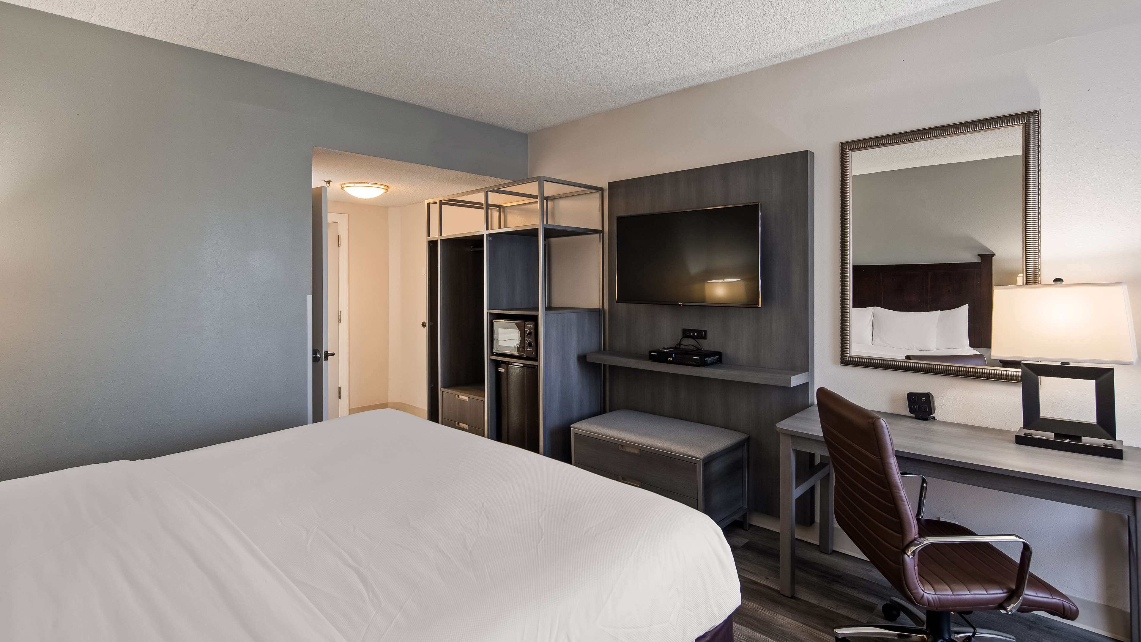 Best Western Paramus Hotel & Suites