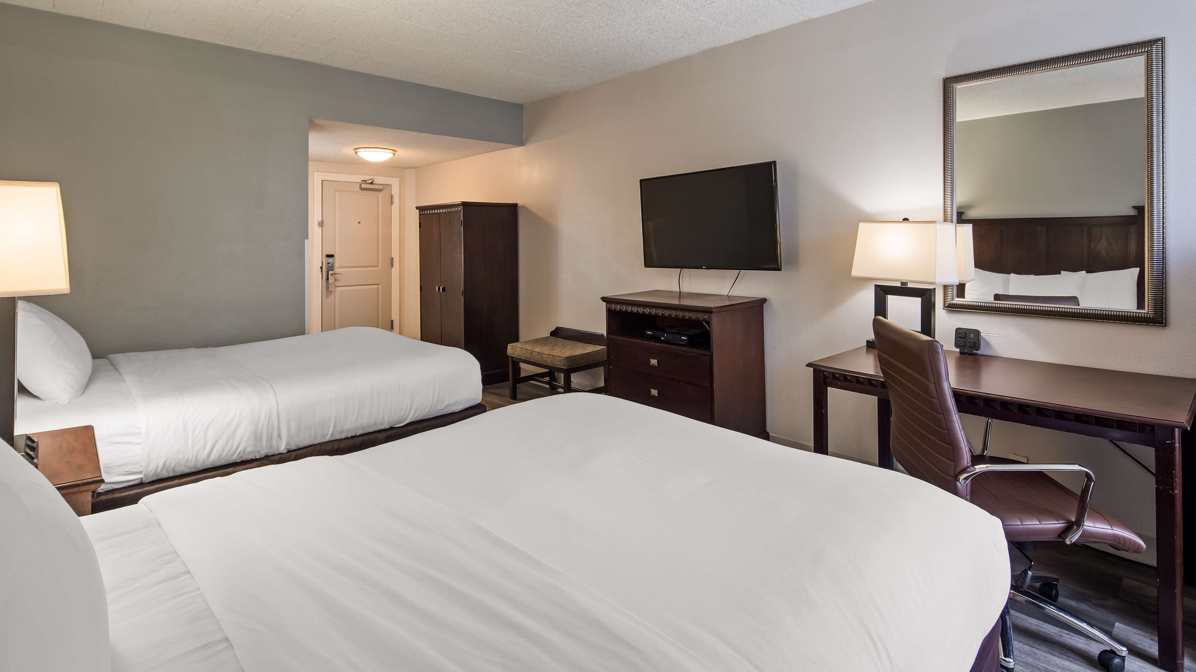 Best Western Paramus Hotel & Suites