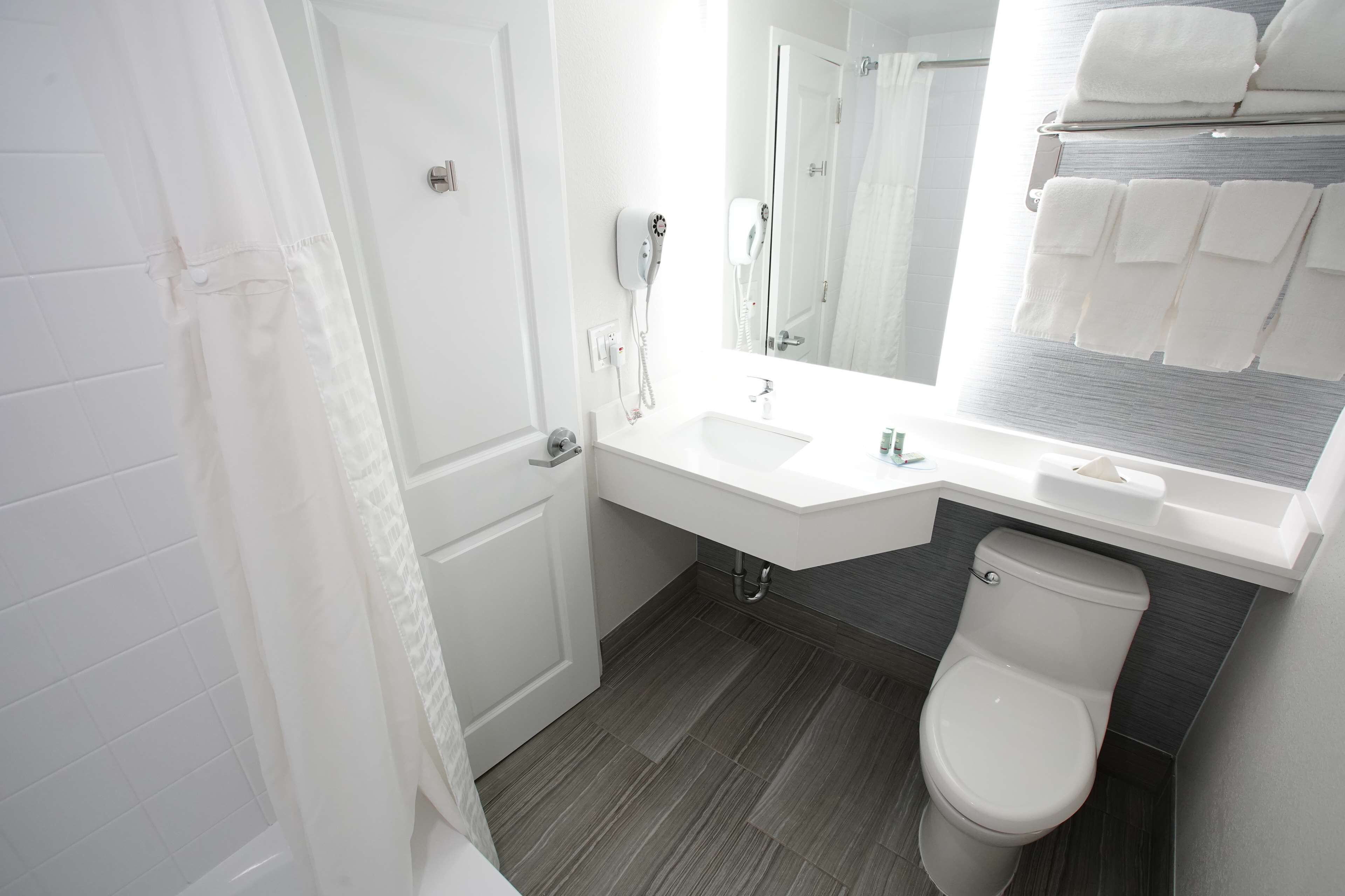 Best Western Paramus Hotel & Suites