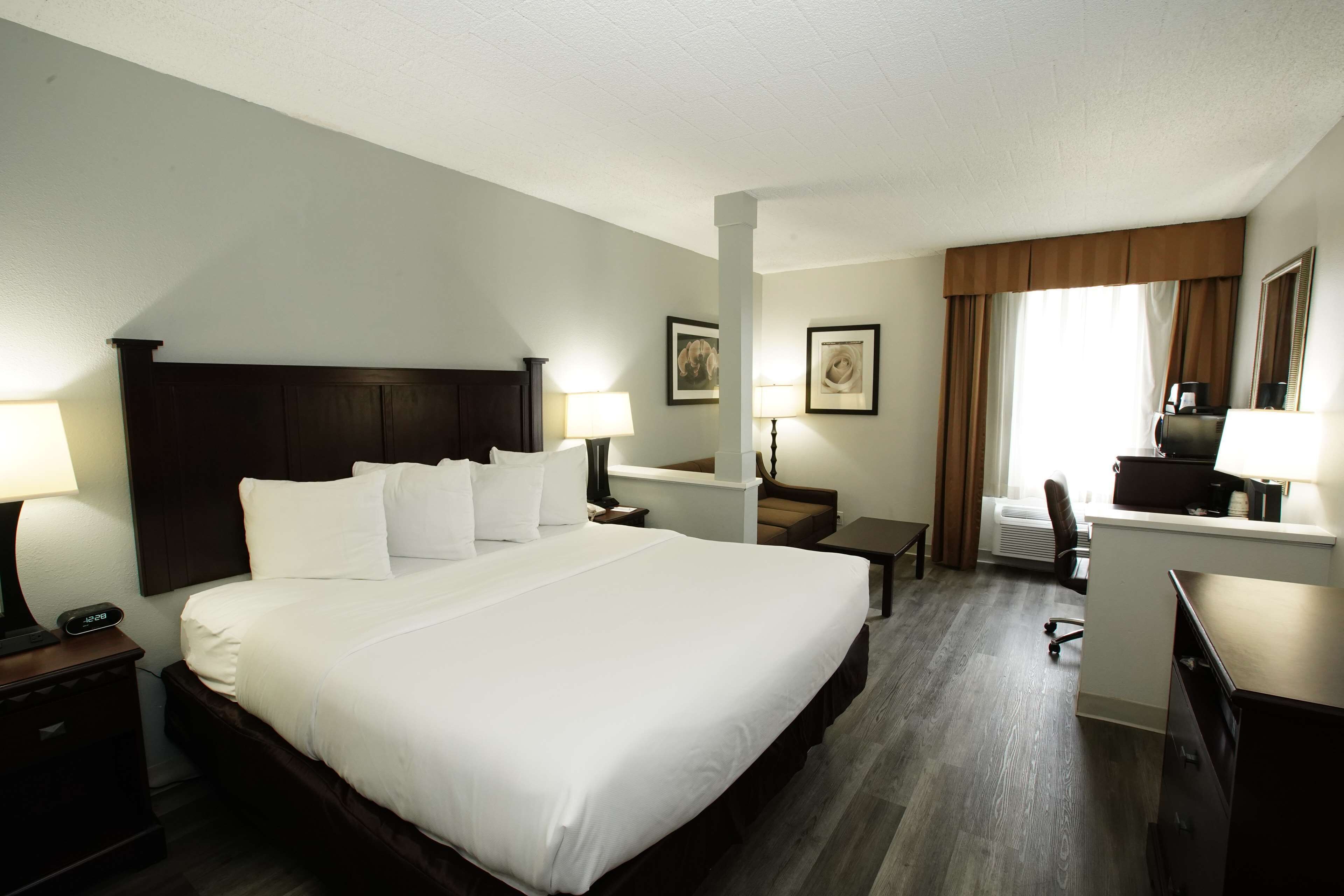 Best Western Paramus Hotel & Suites