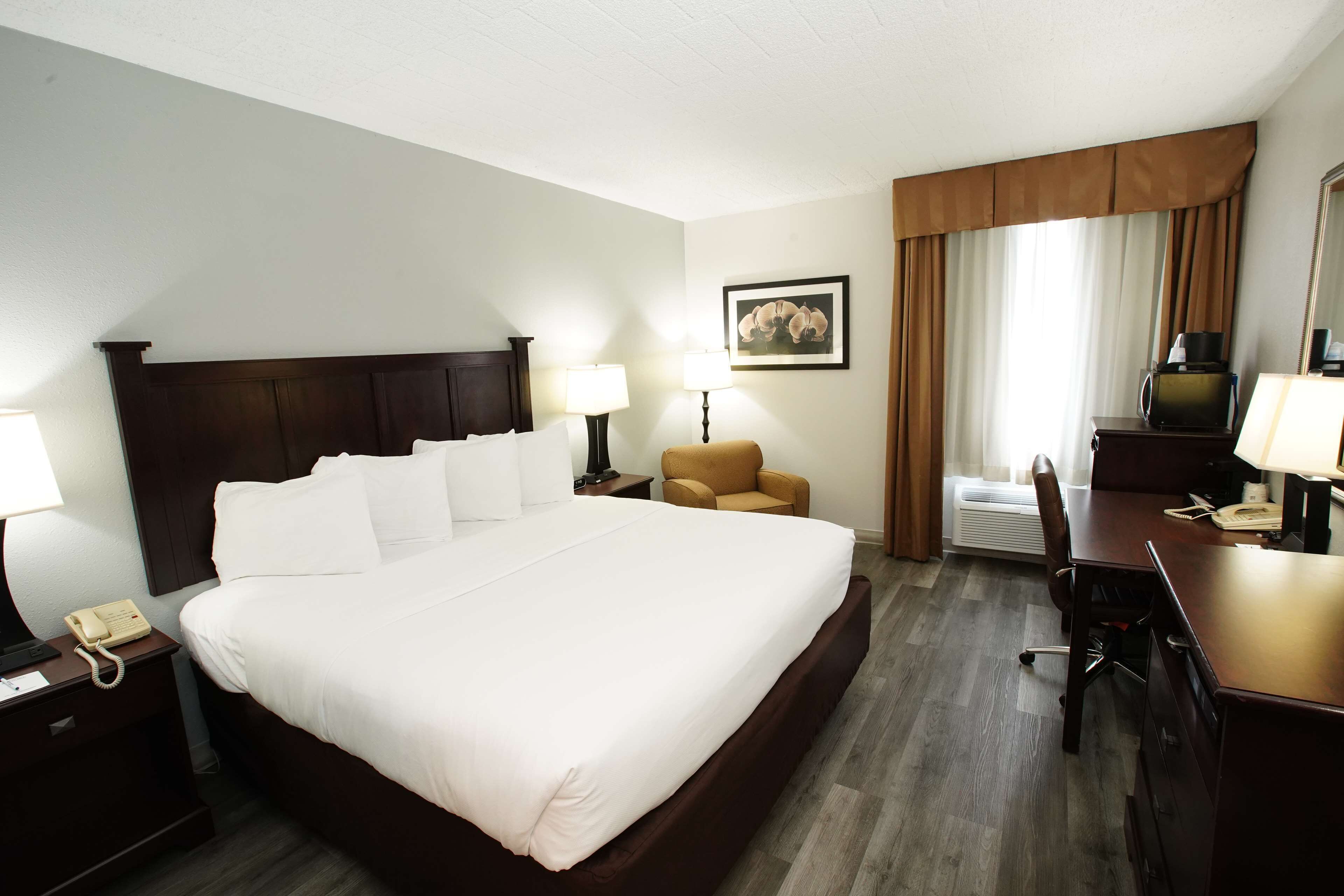 Best Western Paramus Hotel & Suites