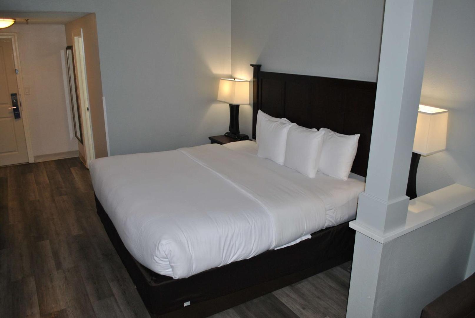 Best Western Paramus Hotel & Suites