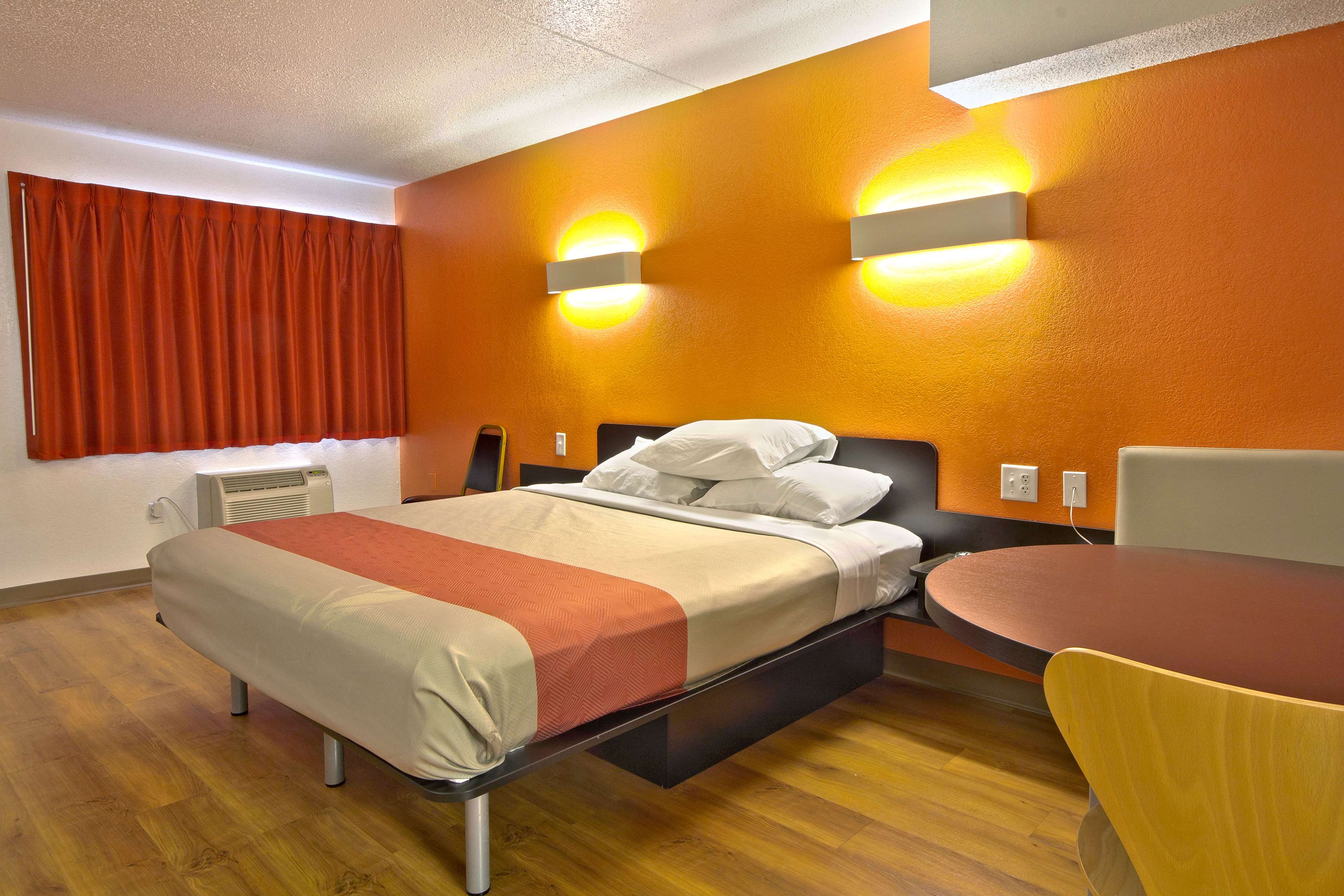 Motel 6 Piscataway