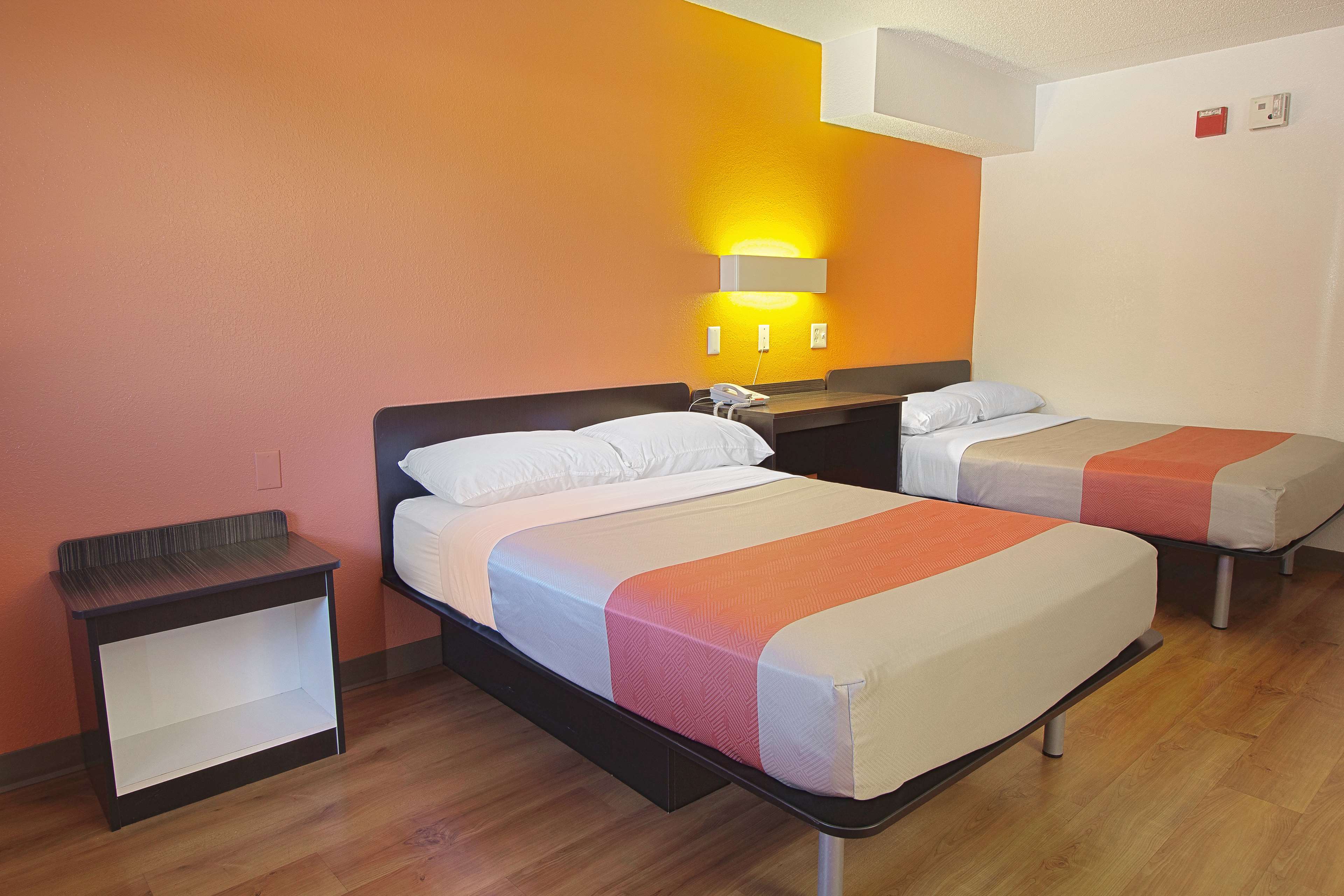 Motel 6 Piscataway