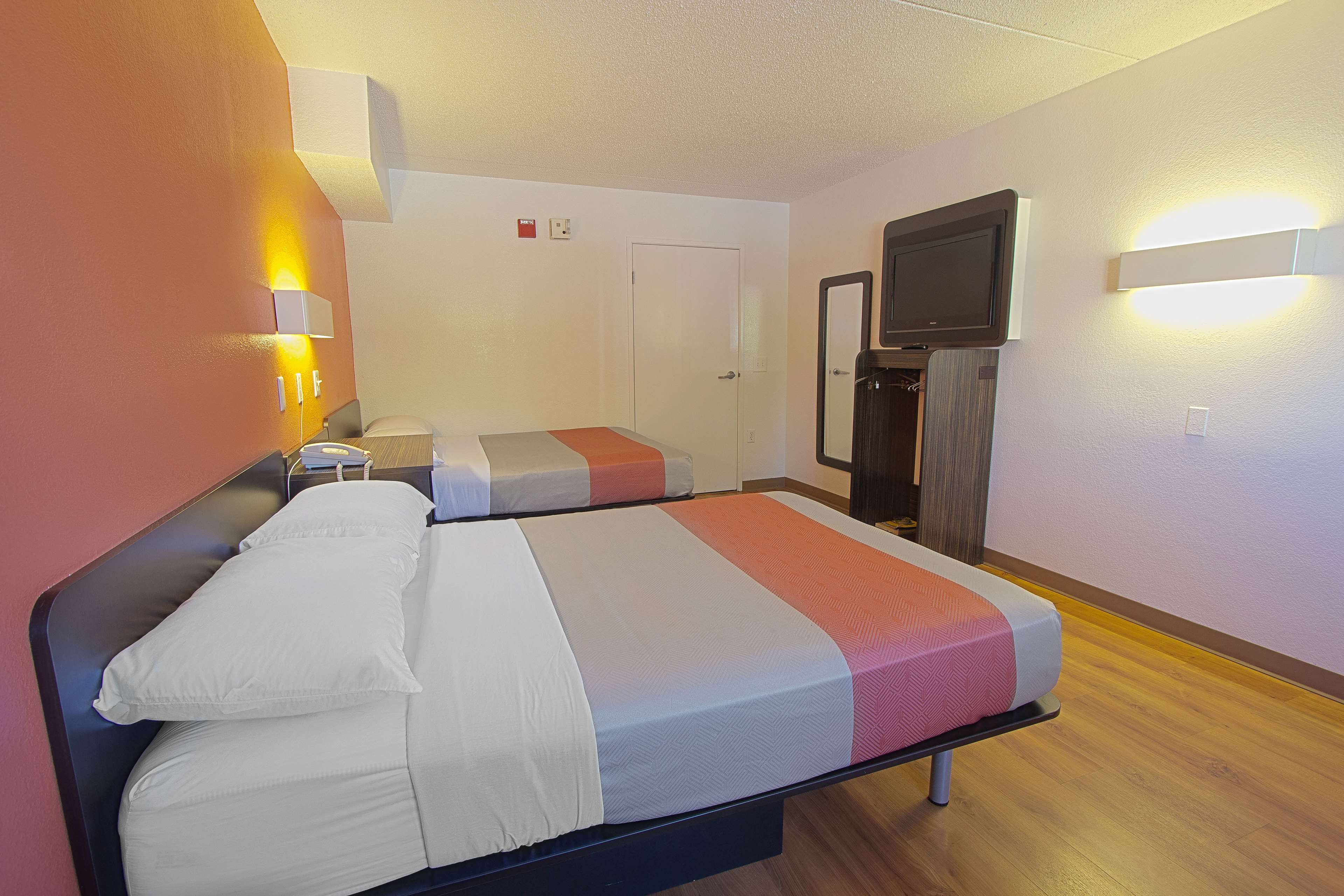 Motel 6 Piscataway