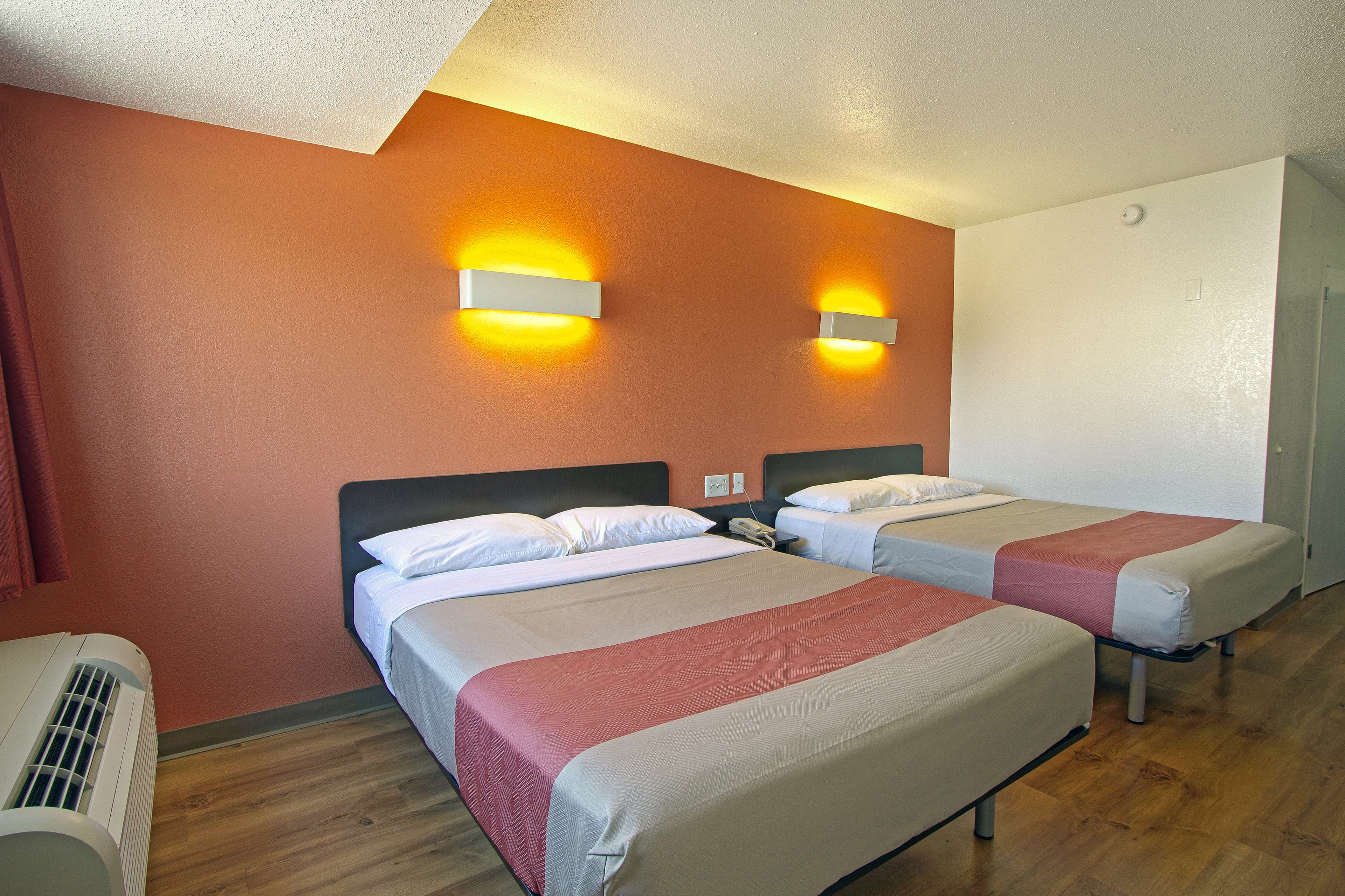 Motel 6 Piscataway