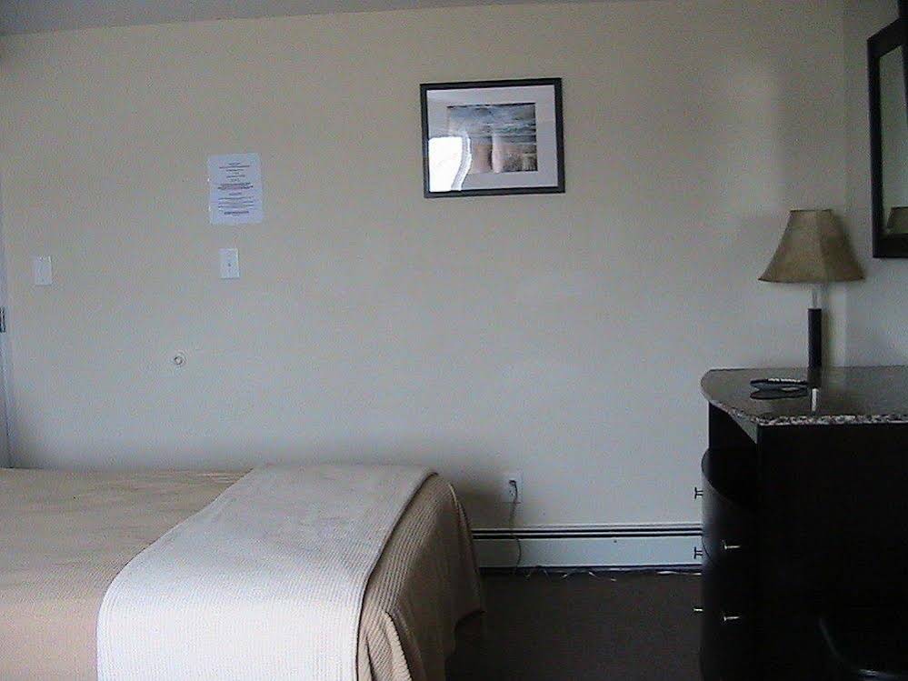 Shore Point Motel